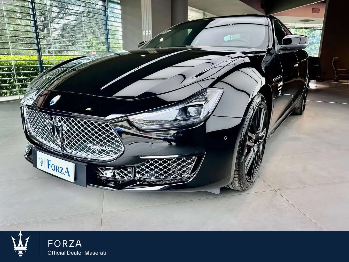 Maserati Ghibli 330 CV Fragment Design Special Edition Zwart - 1