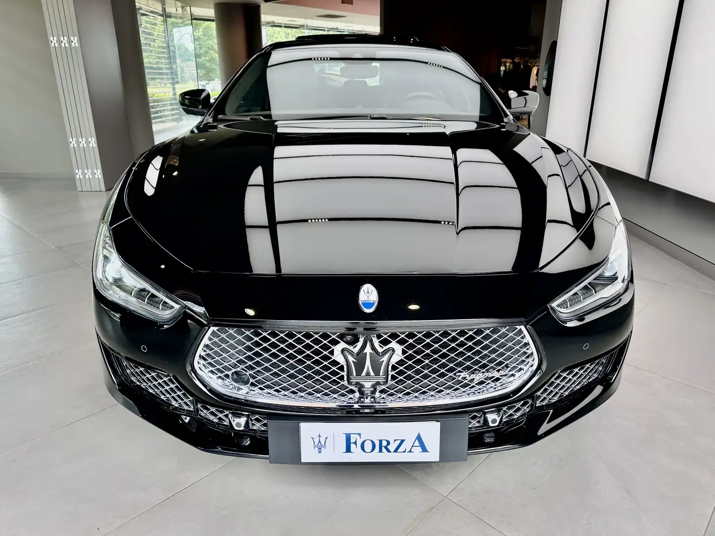 Maserati Ghibli 330 CV Fragment Design Special Edition Zwart - 2