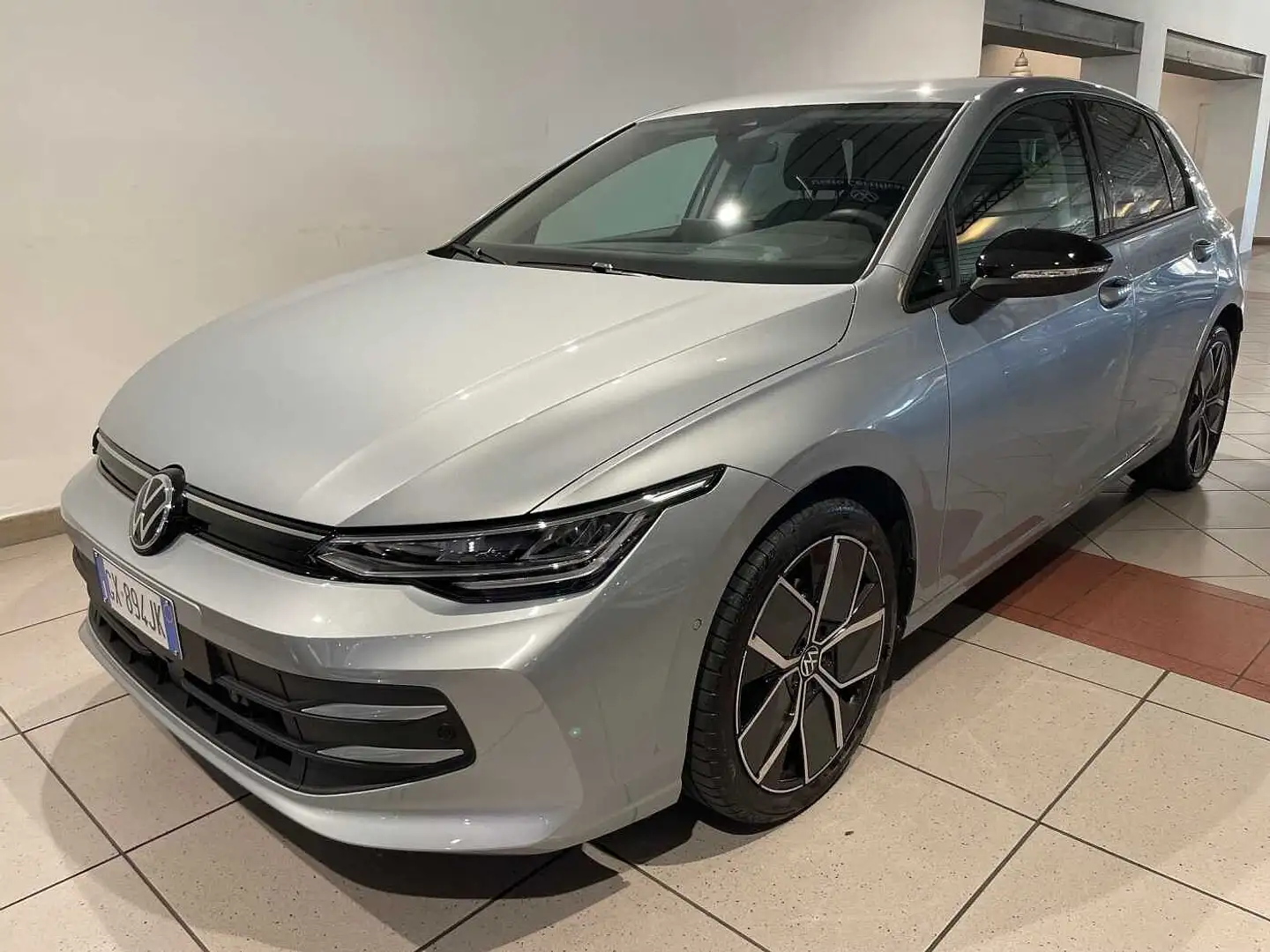 Volkswagen Golf 8ª serie 1.5 TSI 115 CV ACT Edition Plus Plateado - 1