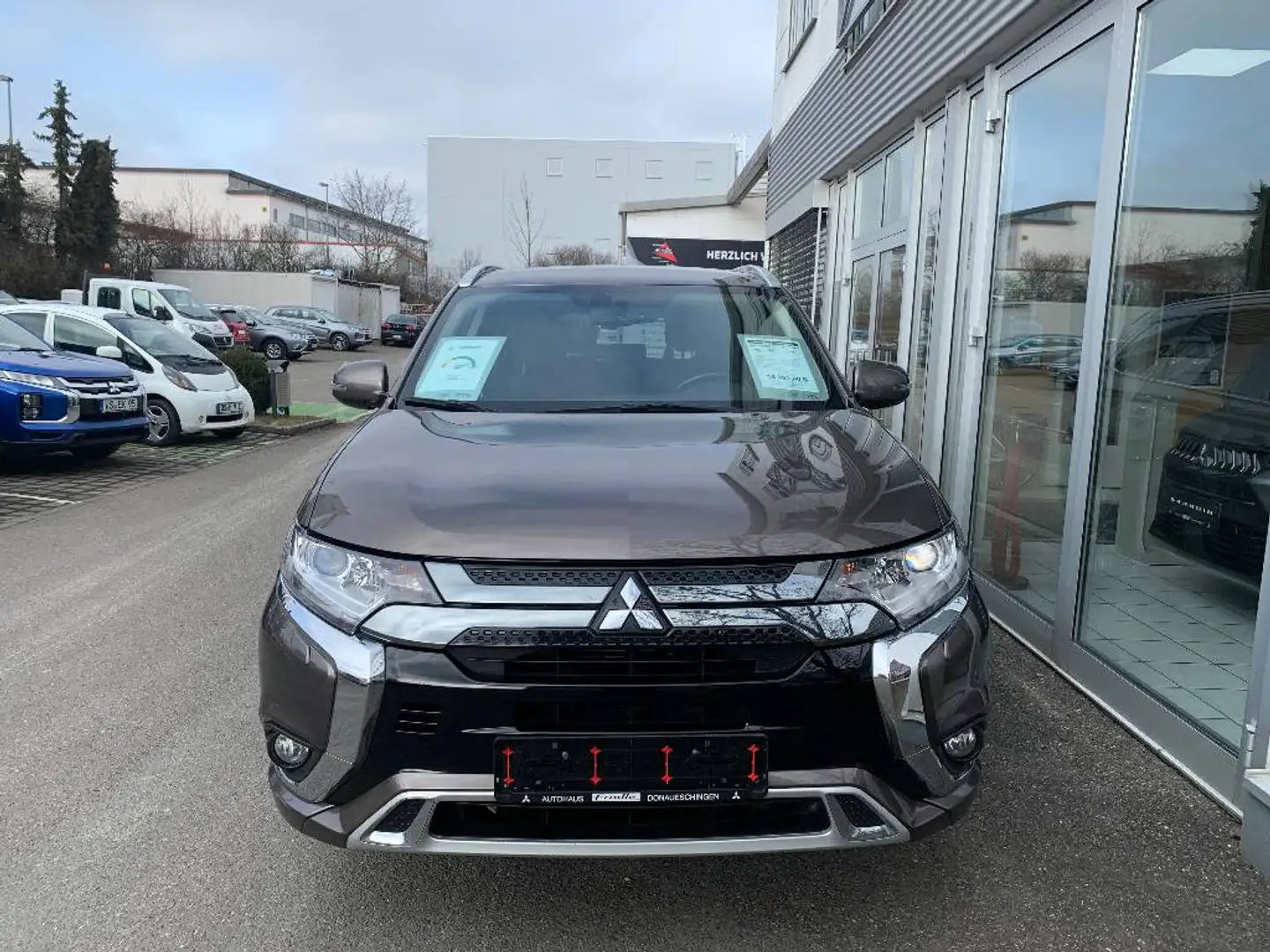 Mitsubishi Outlander Outlander Plug-in Hybrid BASIS 2.4 MIVEC 4WD Braun - 2