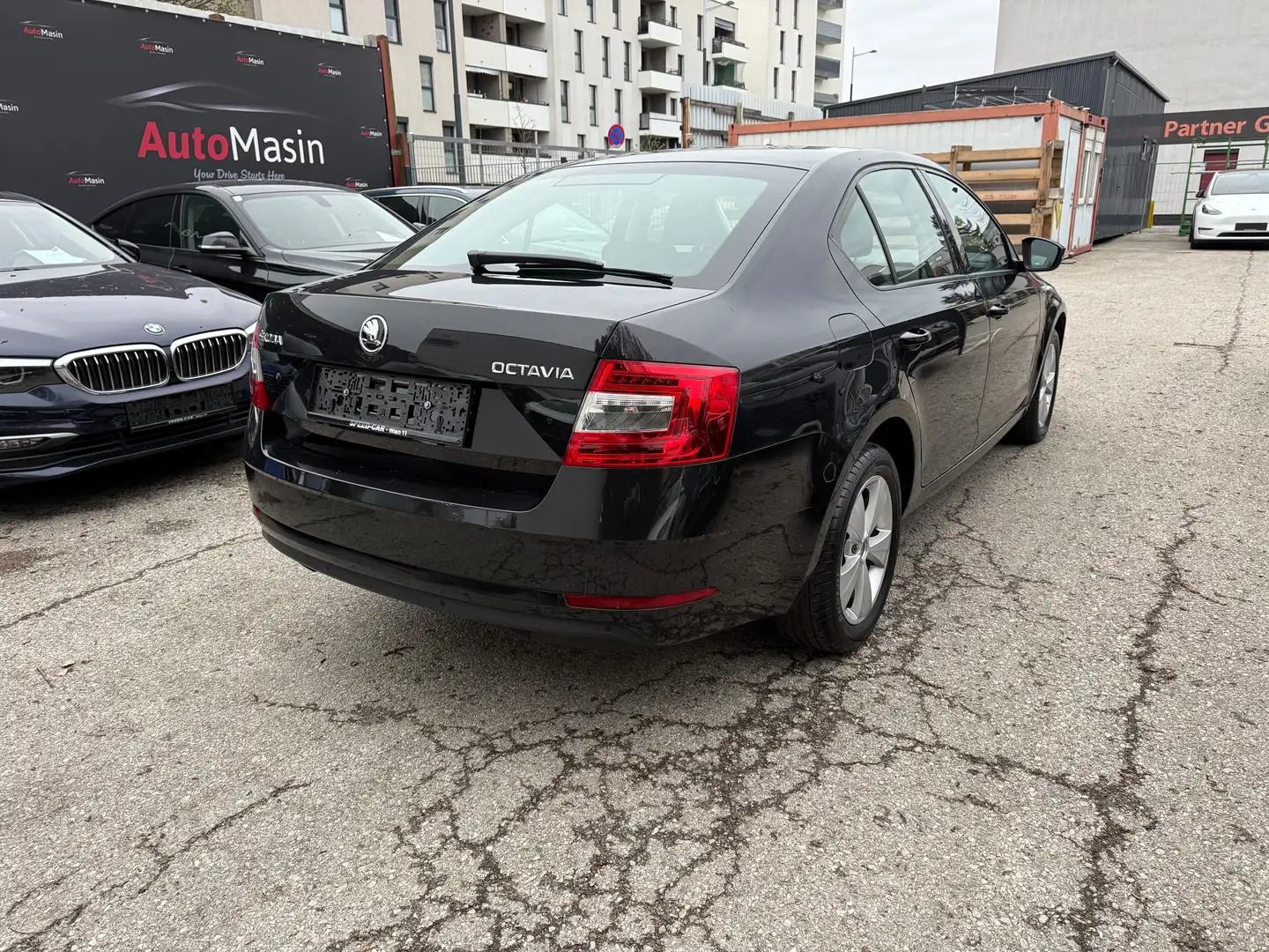 Skoda Octavia 2,0 TDI Ambition Limited DSG //NUR 96.000 km// Schwarz - 2
