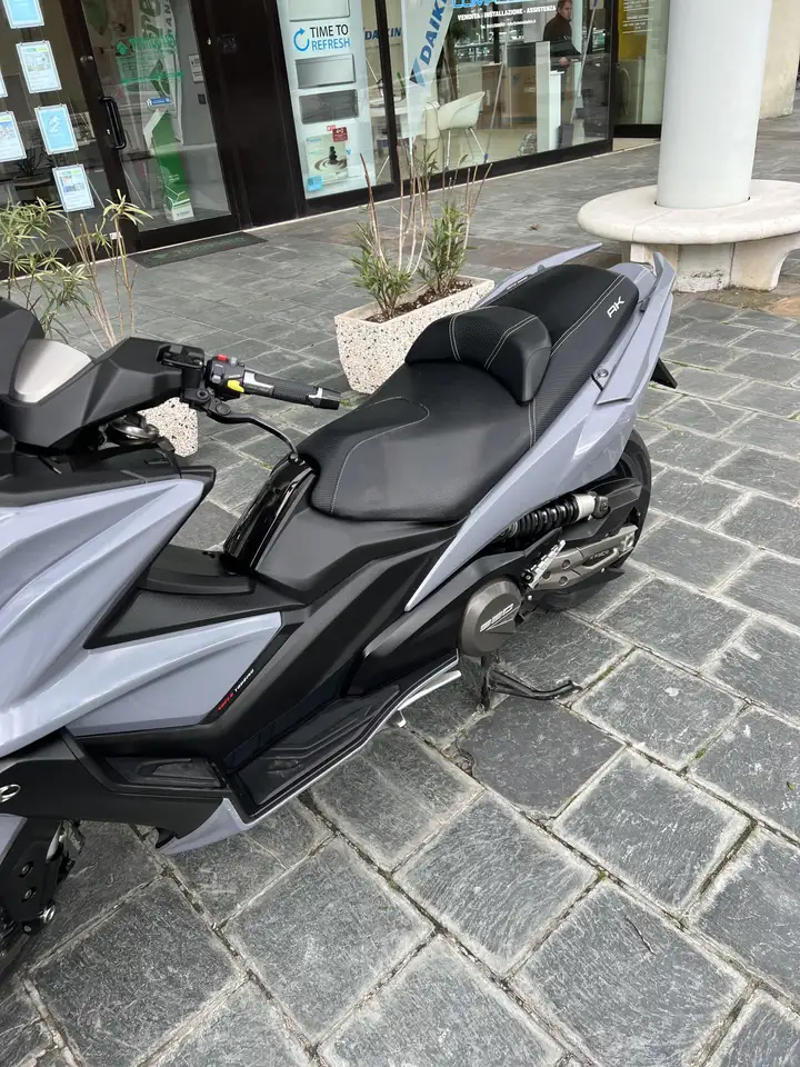Kymco AK 550