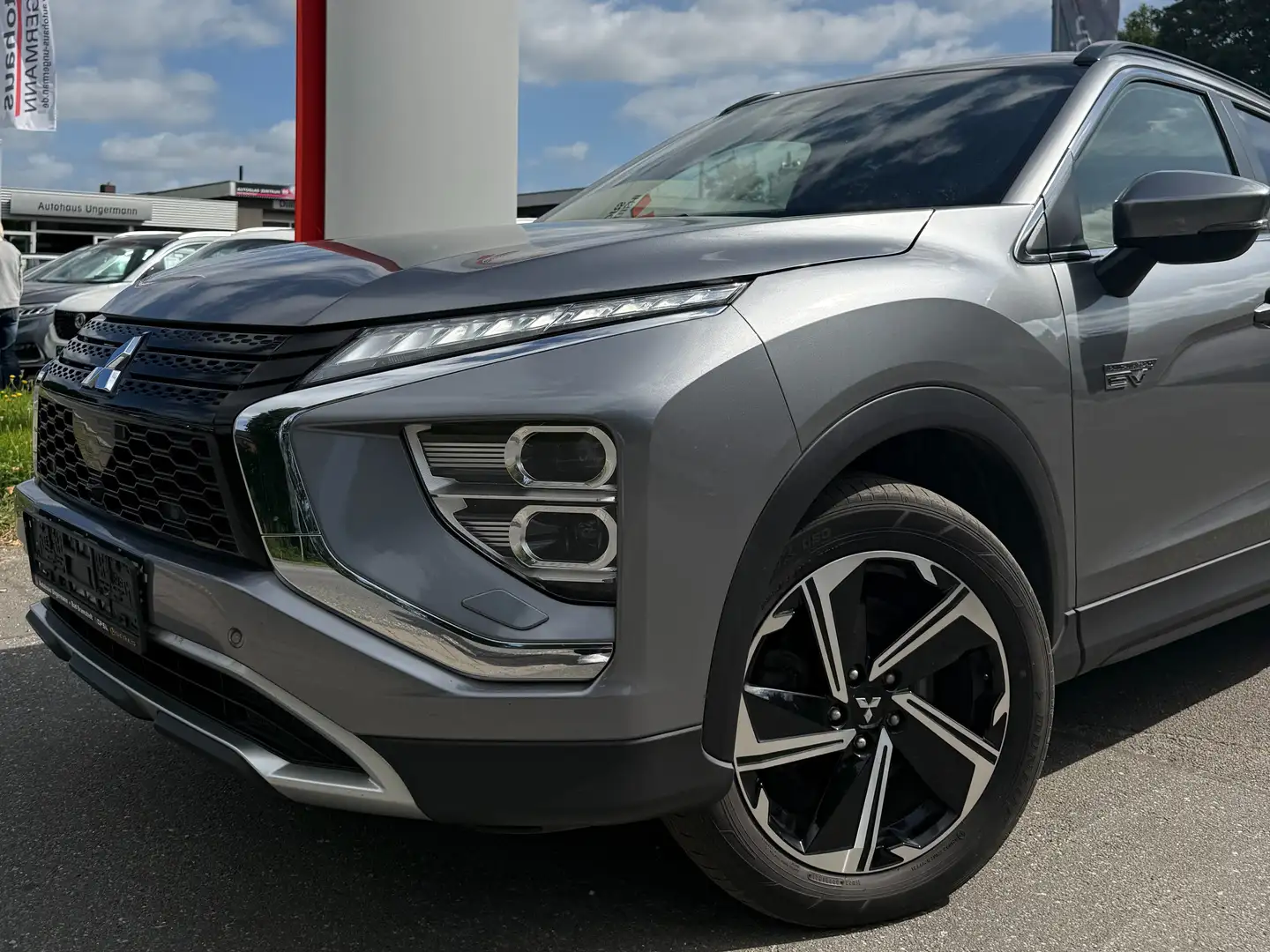 Mitsubishi Eclipse Cross Plus Hybrid 4WD Grau - 2