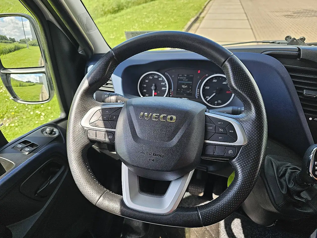 Iveco Daily 2021 — фото 9
