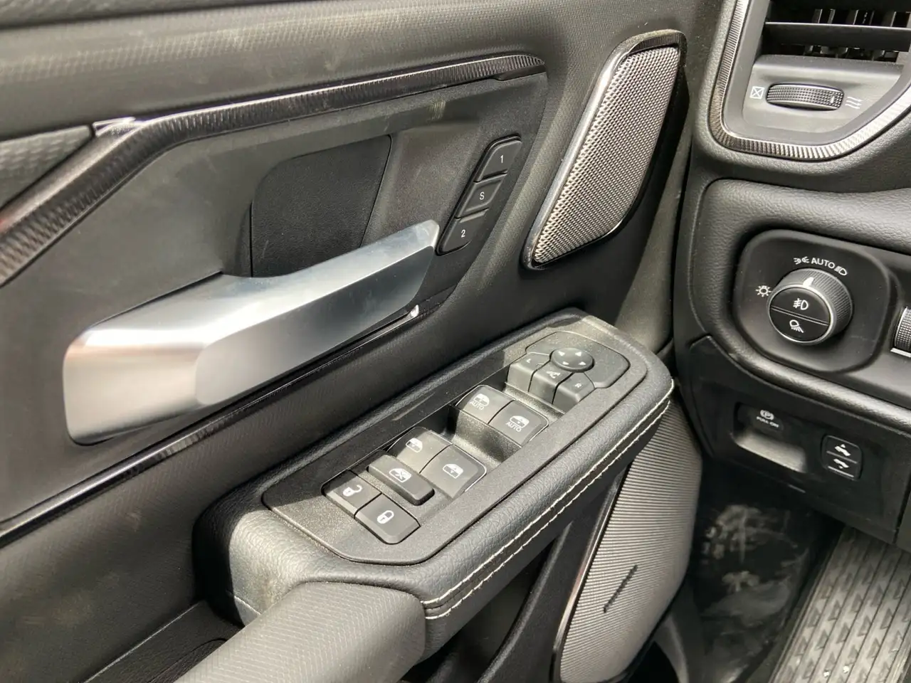 RAM 1500 снимка RAM 1500