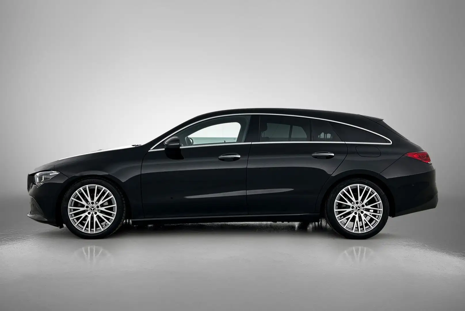 Mercedes-Benz CLA 180 Shooting Brake Business Solution Luxury (SFEERVERL Zwart - 2