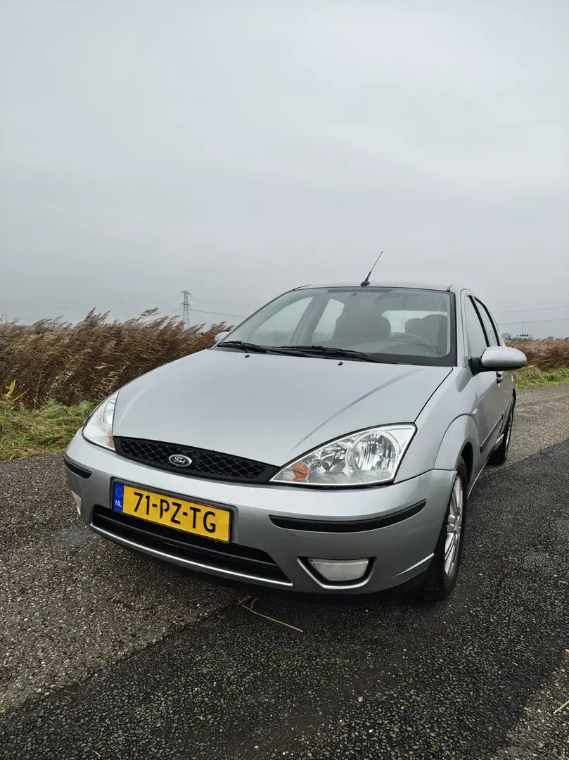 Ford Focus 1.6-16V Futura INRUIL AUTO - LEDEREN BEKLEDEN - AI Grau - 2