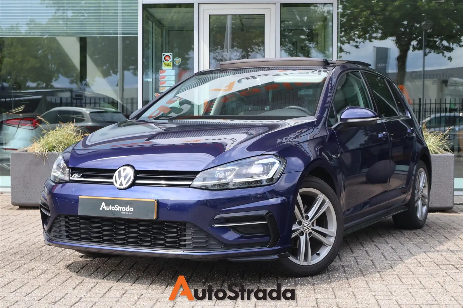 Volkswagen Golf Vii 1.0 TSI R-Line 110pk 5D Pano | Navi | Climate Blauw - 1