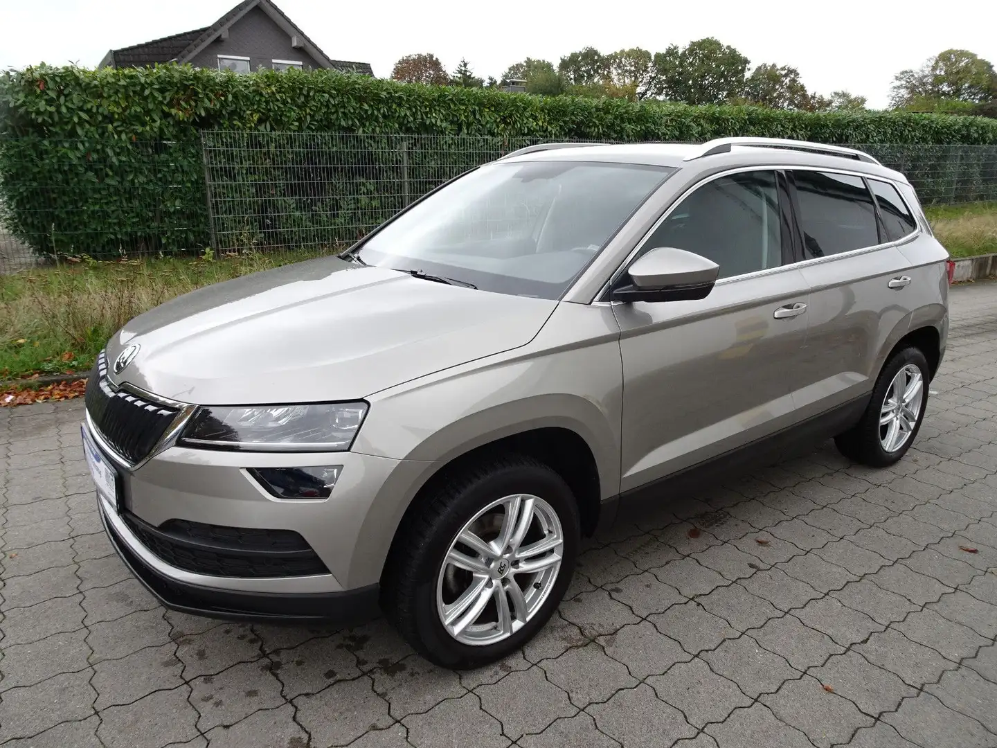 Skoda Karoq 1.5 TSI ACT DSG / 1-Hand/ Keyless-Go Gris - 1