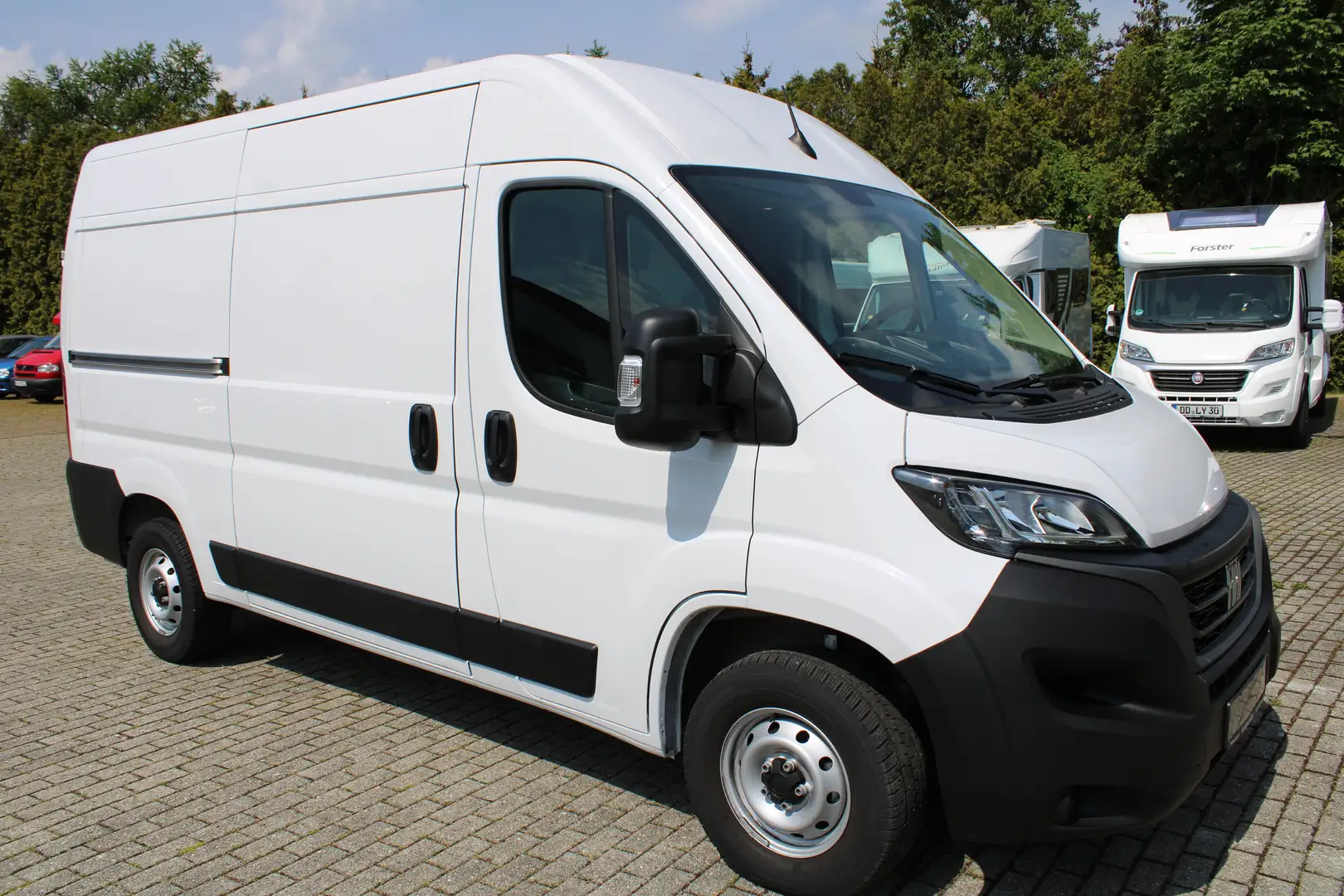 Fiat Ducato 140 L2H2 RS: 3450 mm, Klima, Einparkkamera, Holzbo Weiß - 2