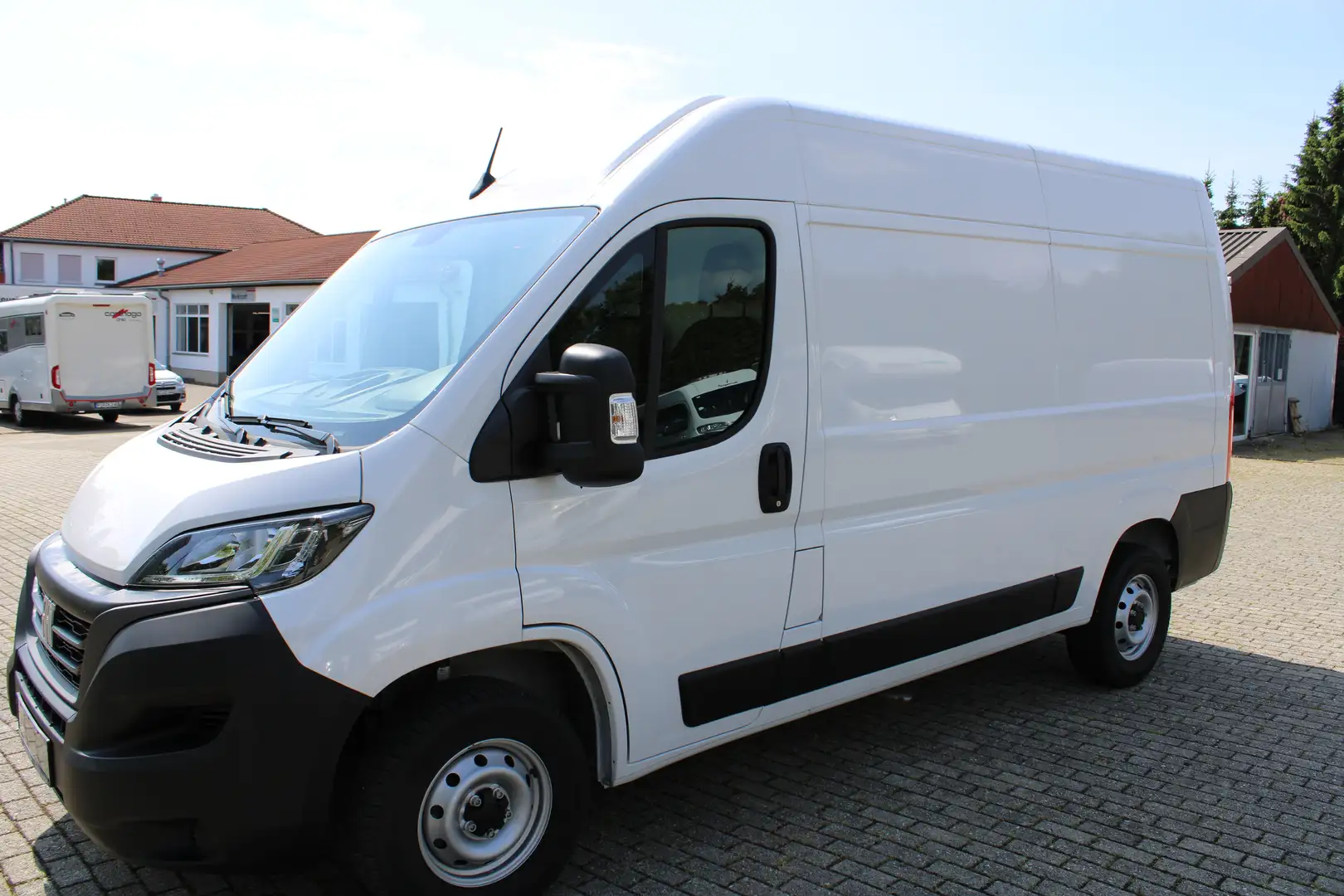 Fiat Ducato 140 L2H2 RS: 3450 mm, Klima, Einparkkamera, Holzbo Weiß - 1