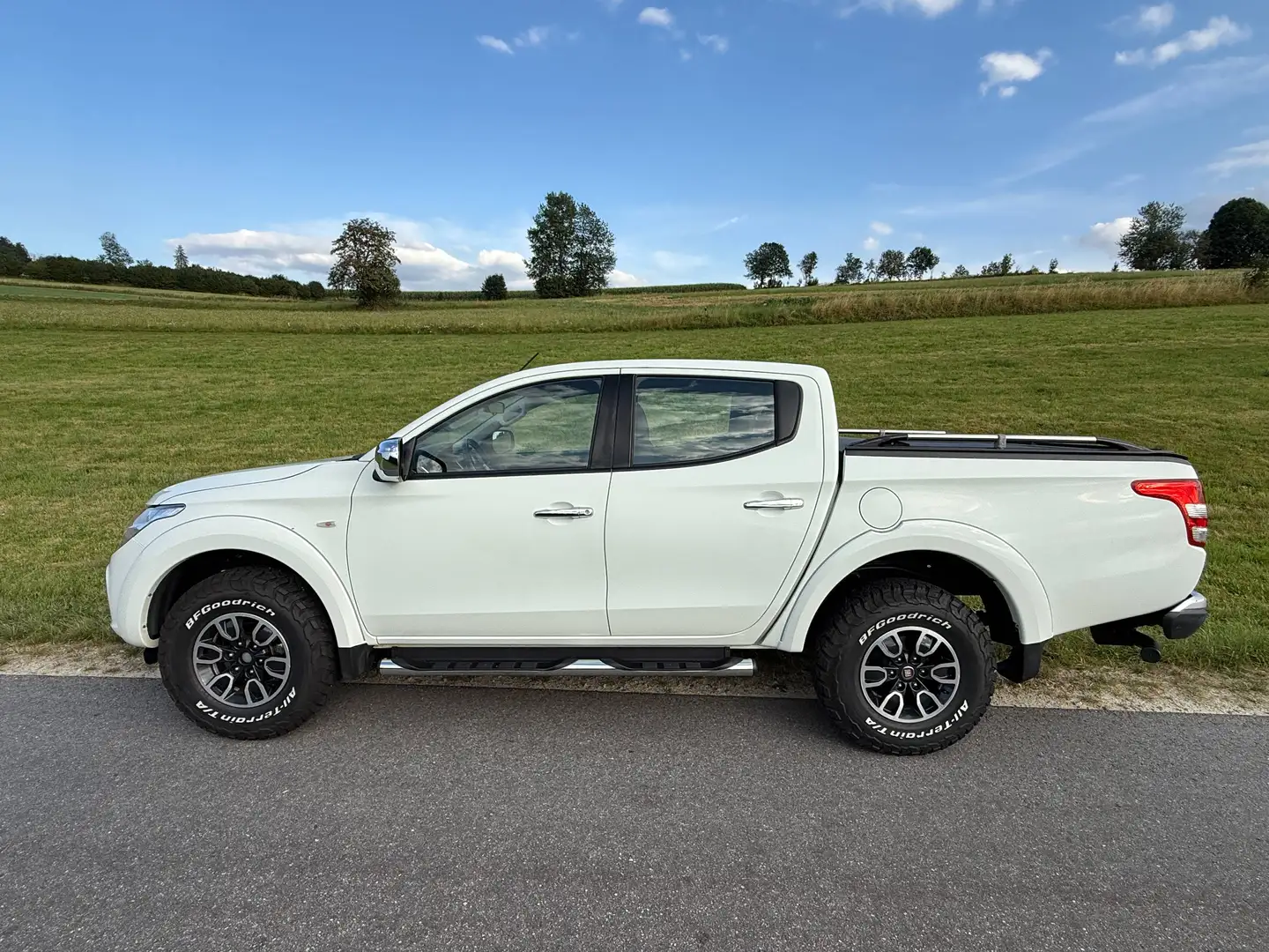 Mitsubishi L200 L 200 2,4 DI-D 4WD Doppelkabine Instyle Instyle Weiß - 1