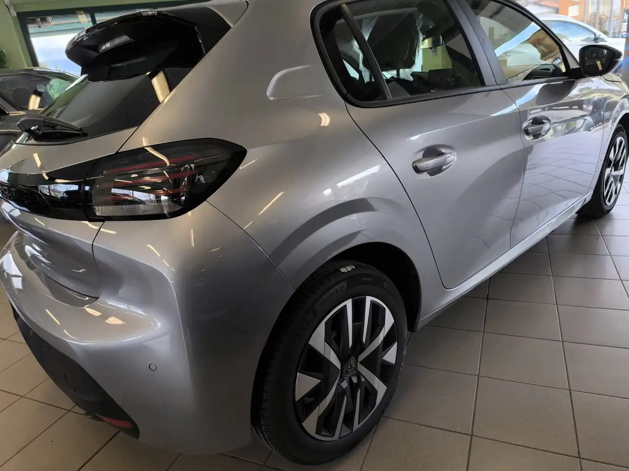 Peugeot 208 1.2 STYLE 100 CV 7