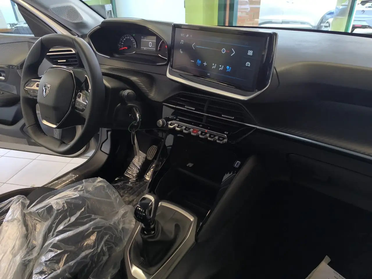 Peugeot 208 1.2 STYLE 100 CV 12