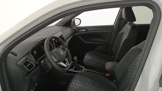 Volkswagen T-Cross view 9