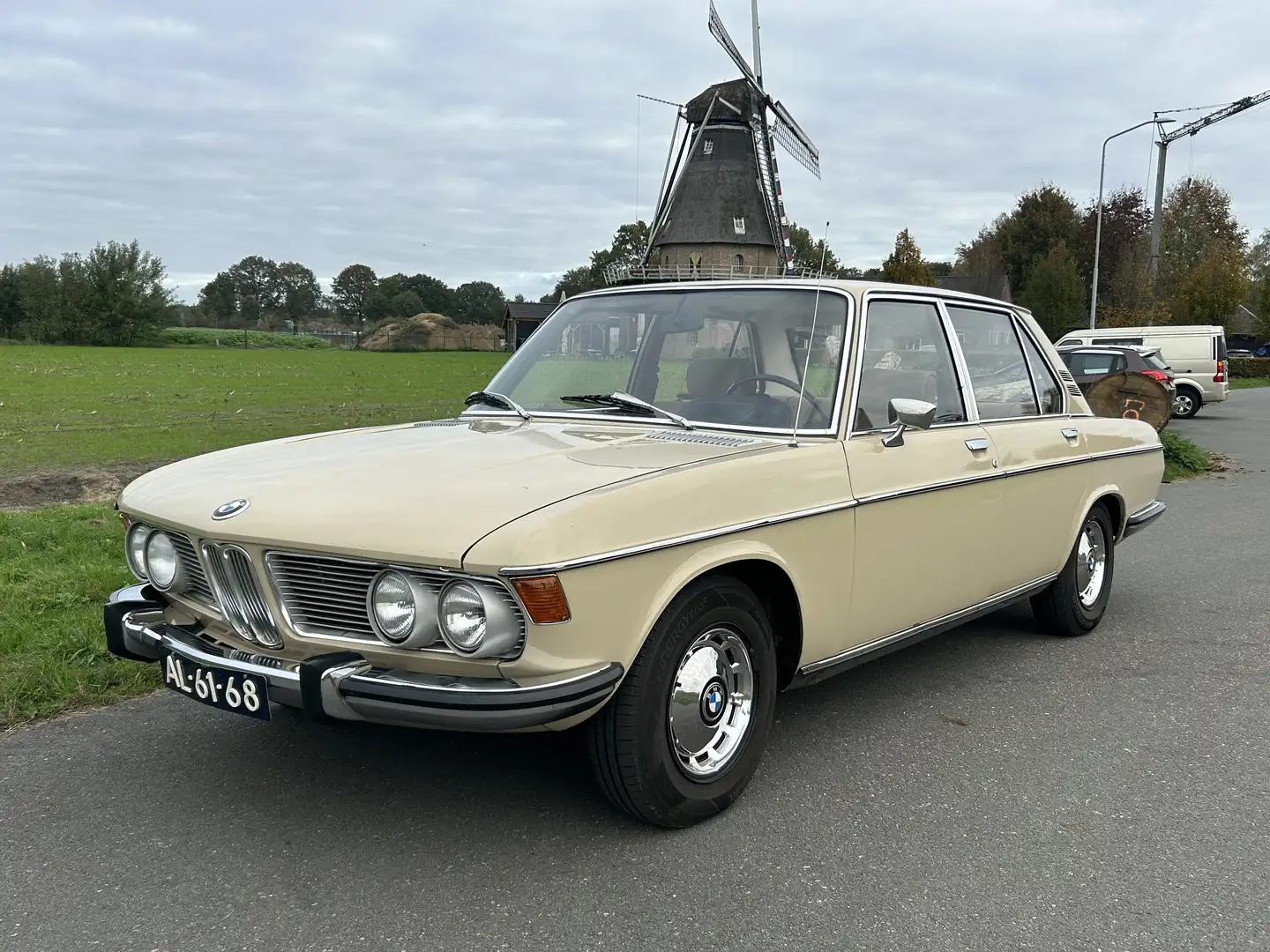 Oldtimer BMW 2500 1969 LPG Geel - 1