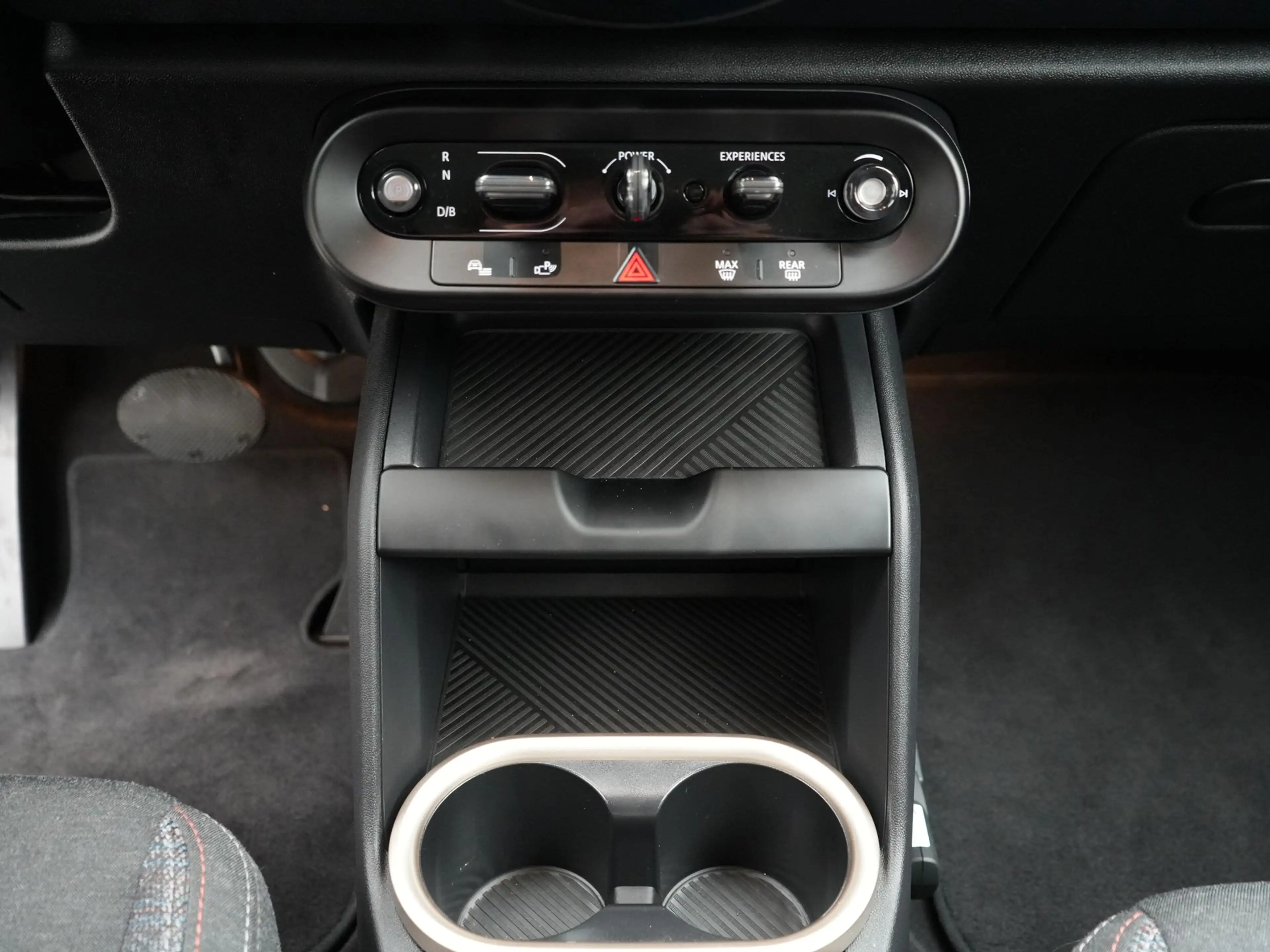 MINI Countryman E Essential — photo 15