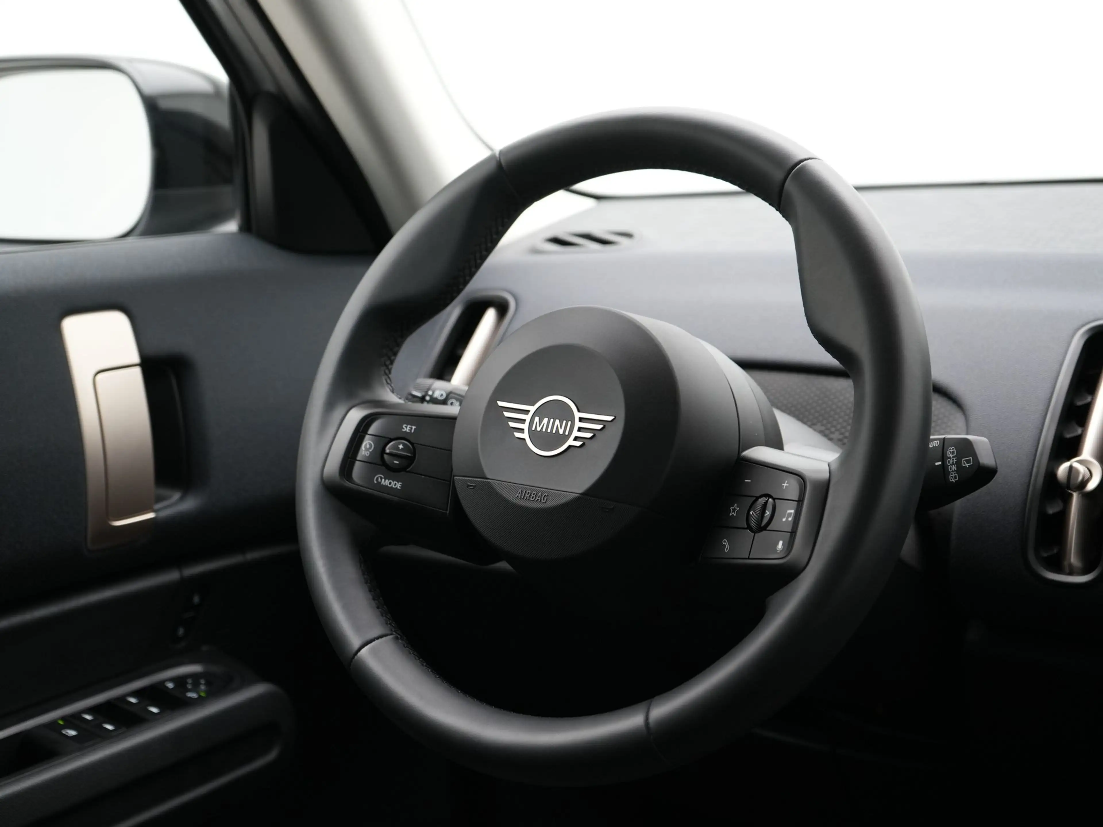 MINI Countryman E Essential — photo 2