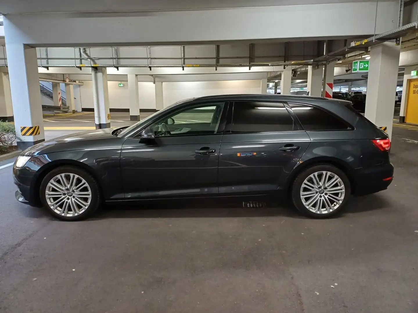 Audi A4 Avant ultraVirtualNavi*Panorama*Kamera*PDC18" Grijs - 2
