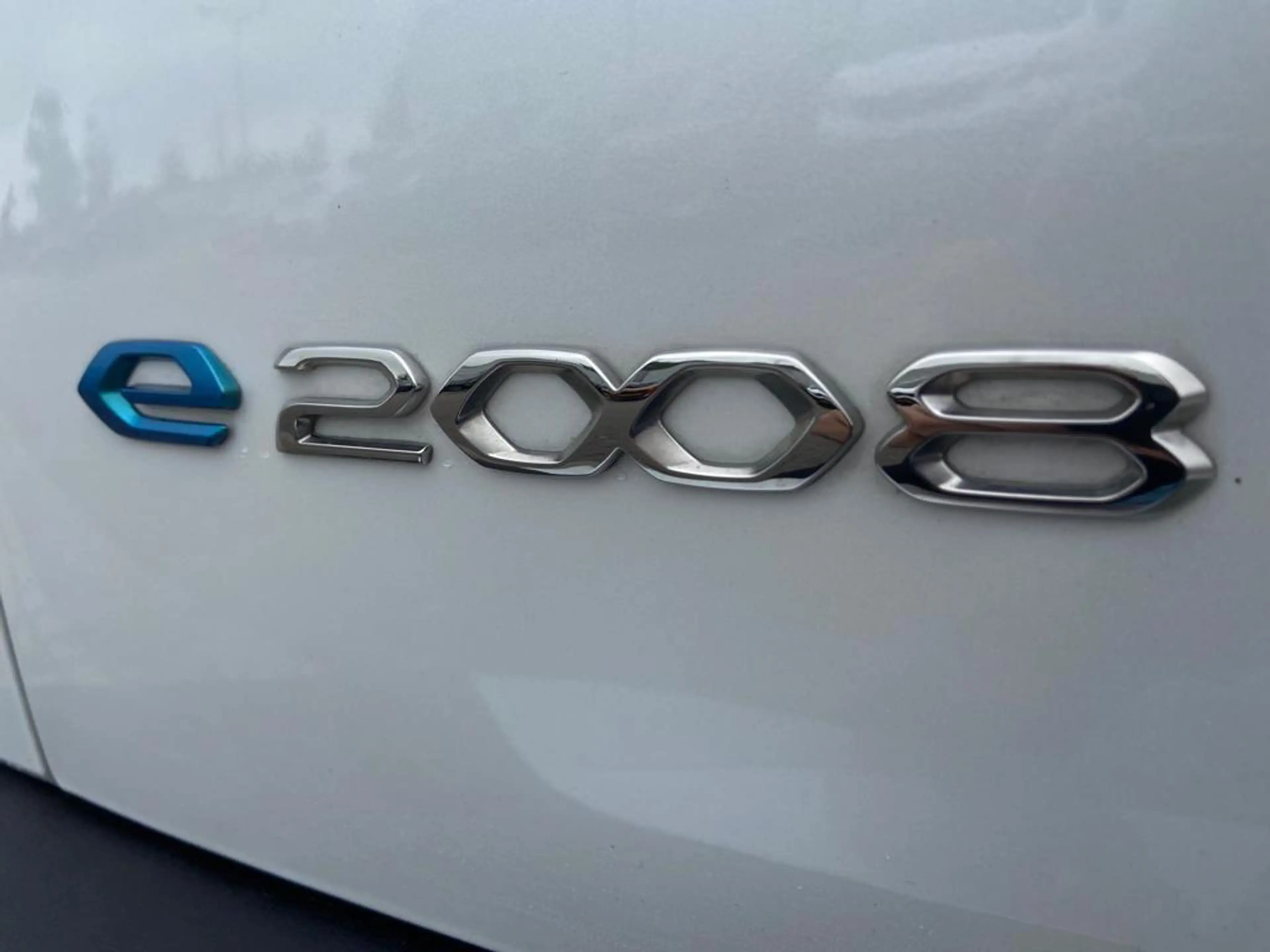 Peugeot e-2008 EV Allure 50 kWh | Keyless Start | Parkeerhulp | C — photo 12