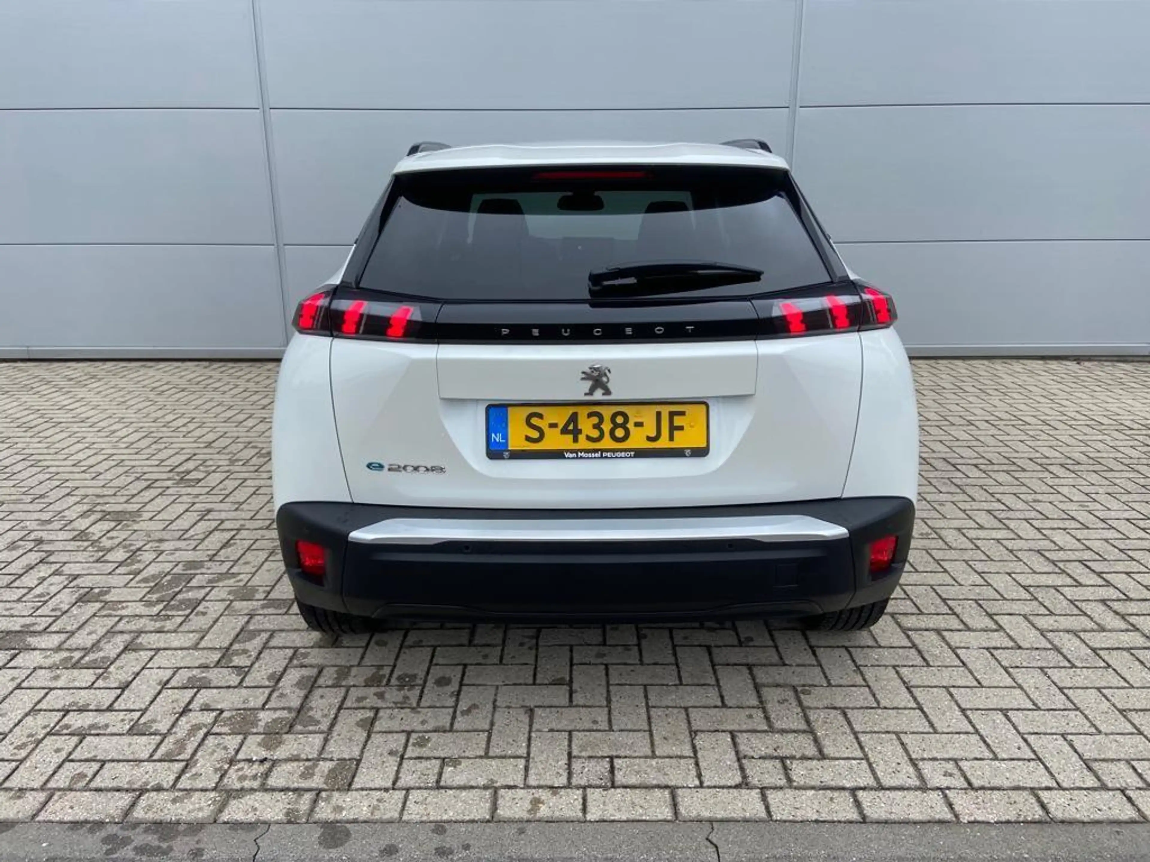 Peugeot e-2008 EV Allure 50 kWh | Keyless Start | Parkeerhulp | C — photo 8