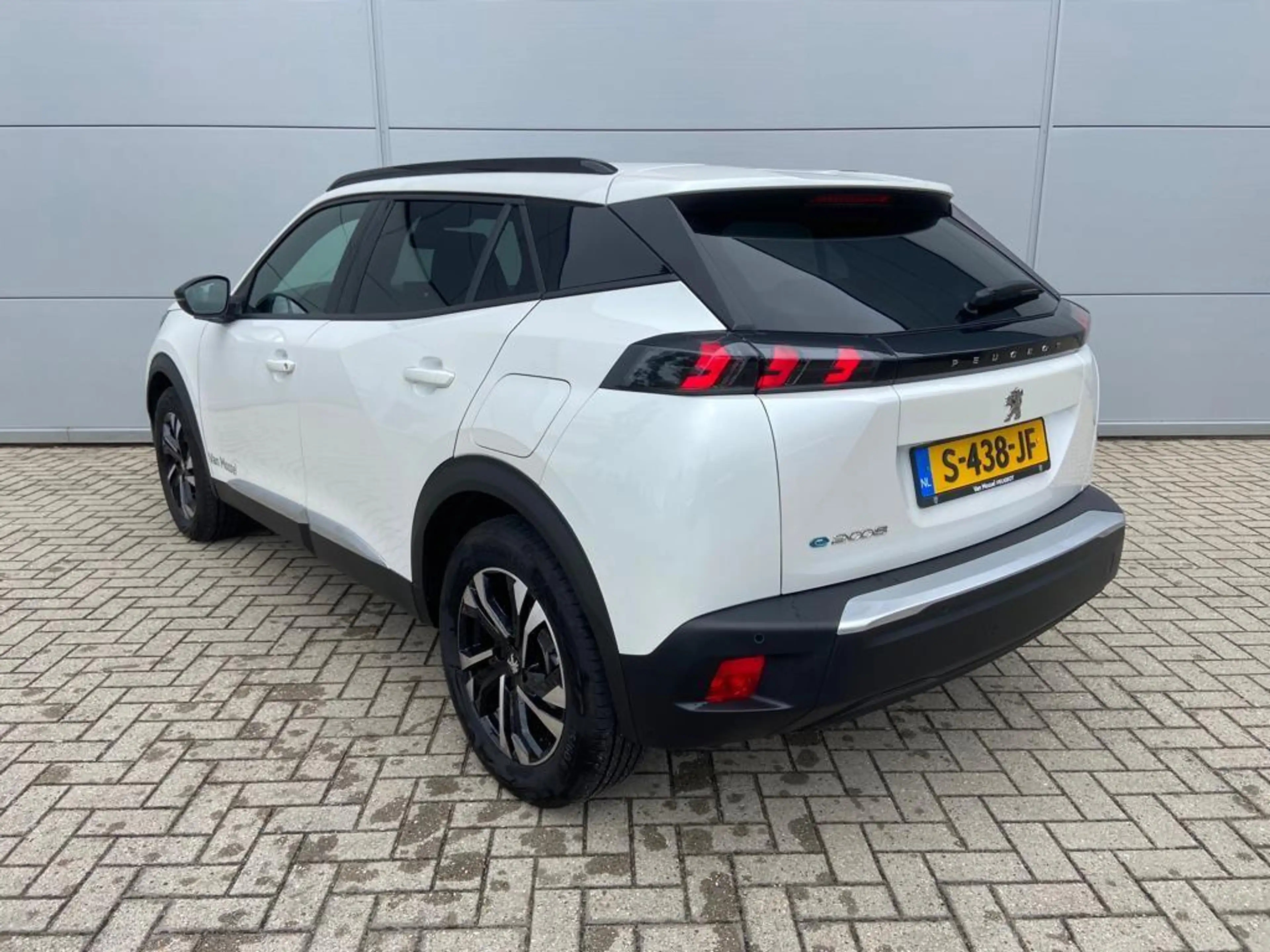 Peugeot e-2008 EV Allure 50 kWh | Keyless Start | Parkeerhulp | C — photo 7