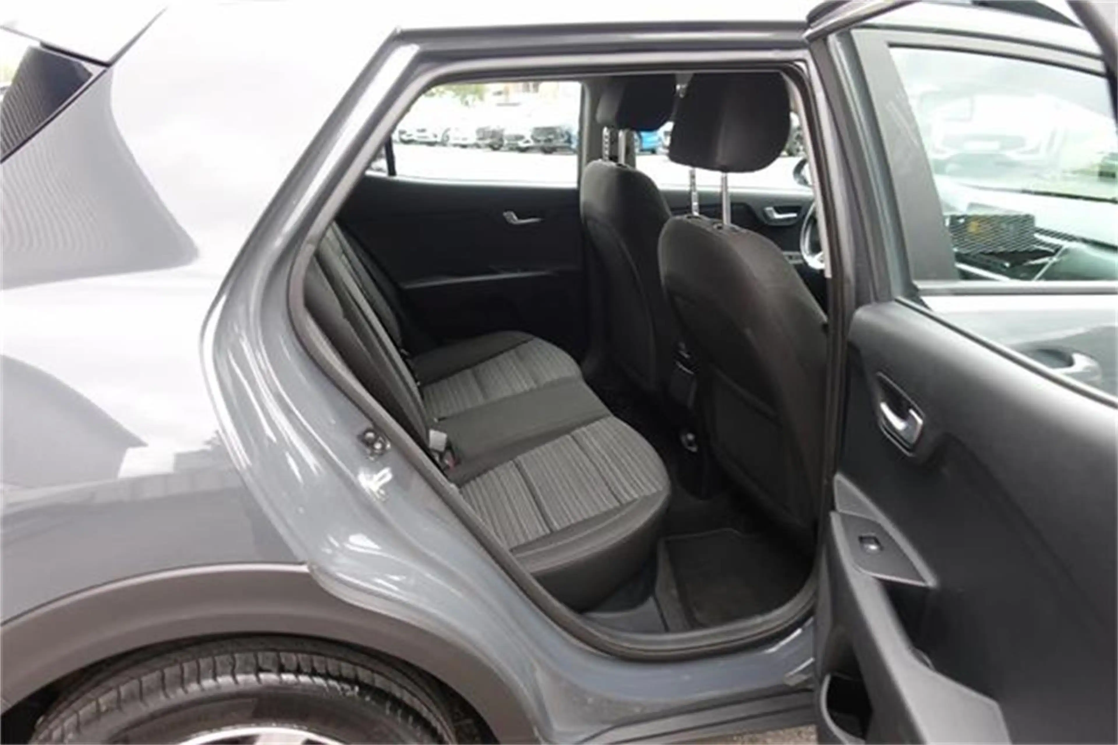 Kia Stonic 1,0 TGDI GPF ISG Silber — photo 9