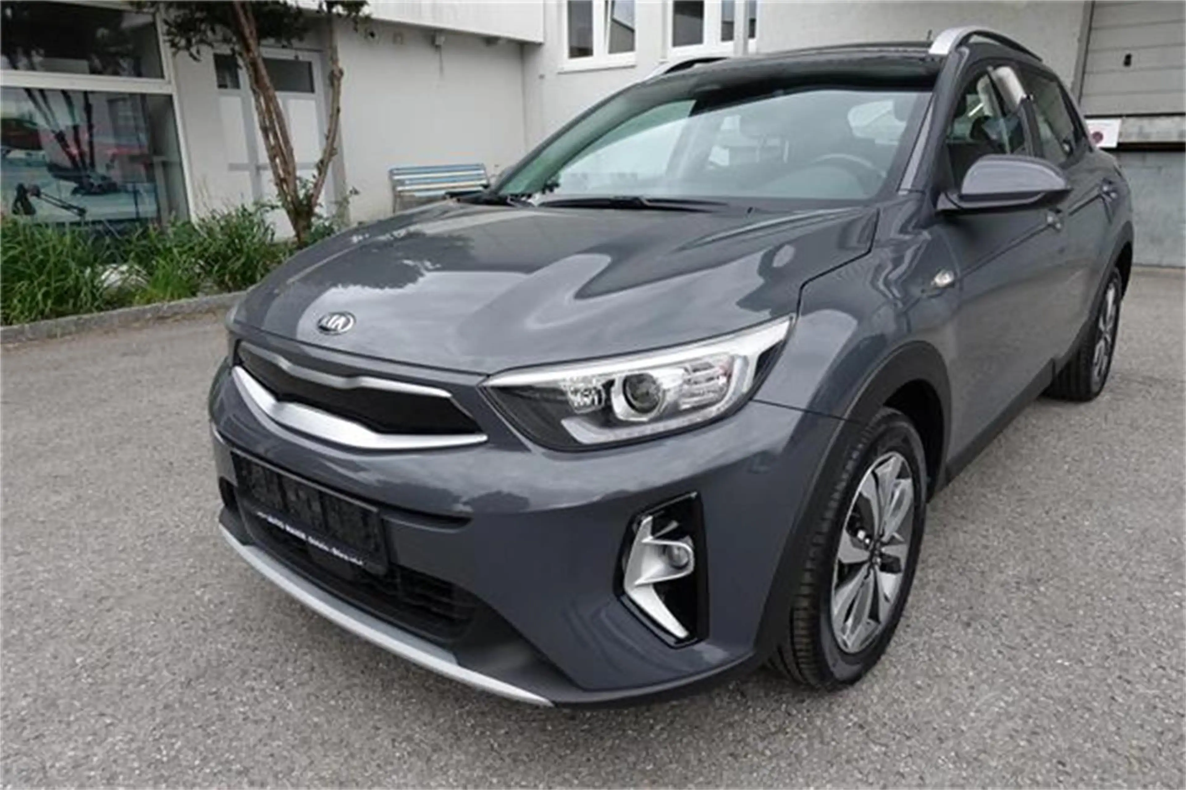 Kia Stonic 1,0 TGDI GPF ISG Silber — photo 2