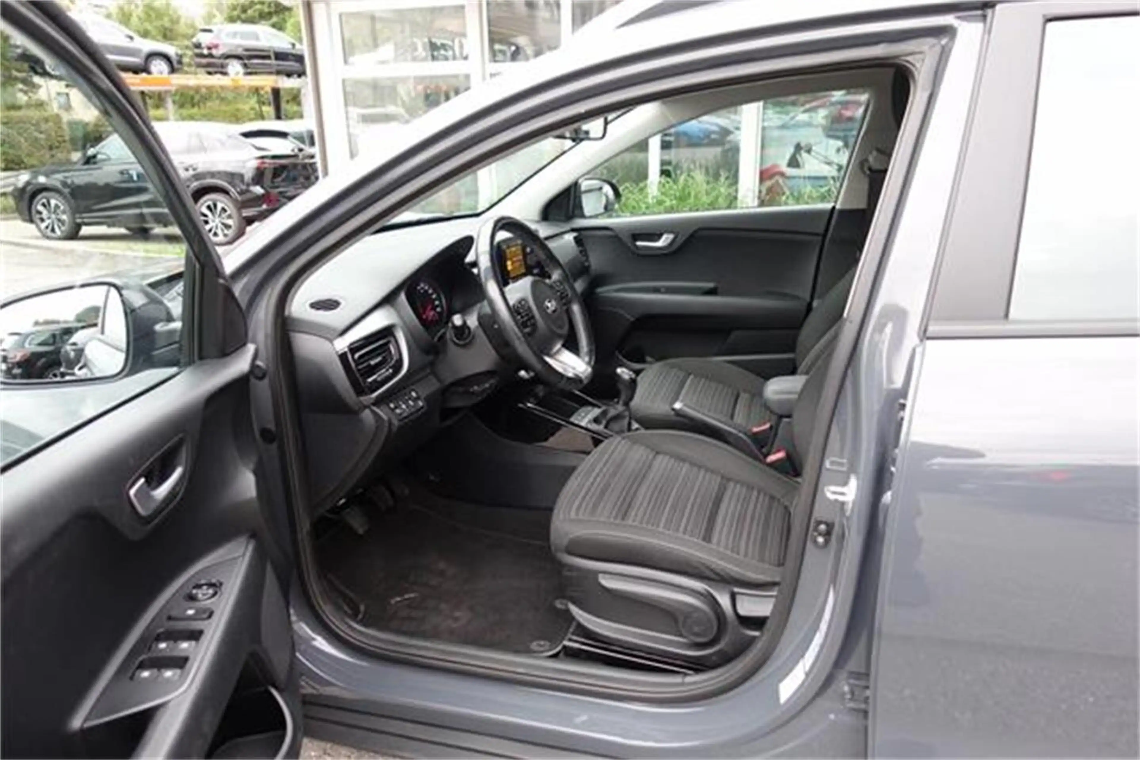 Kia Stonic 1,0 TGDI GPF ISG Silber — photo 7
