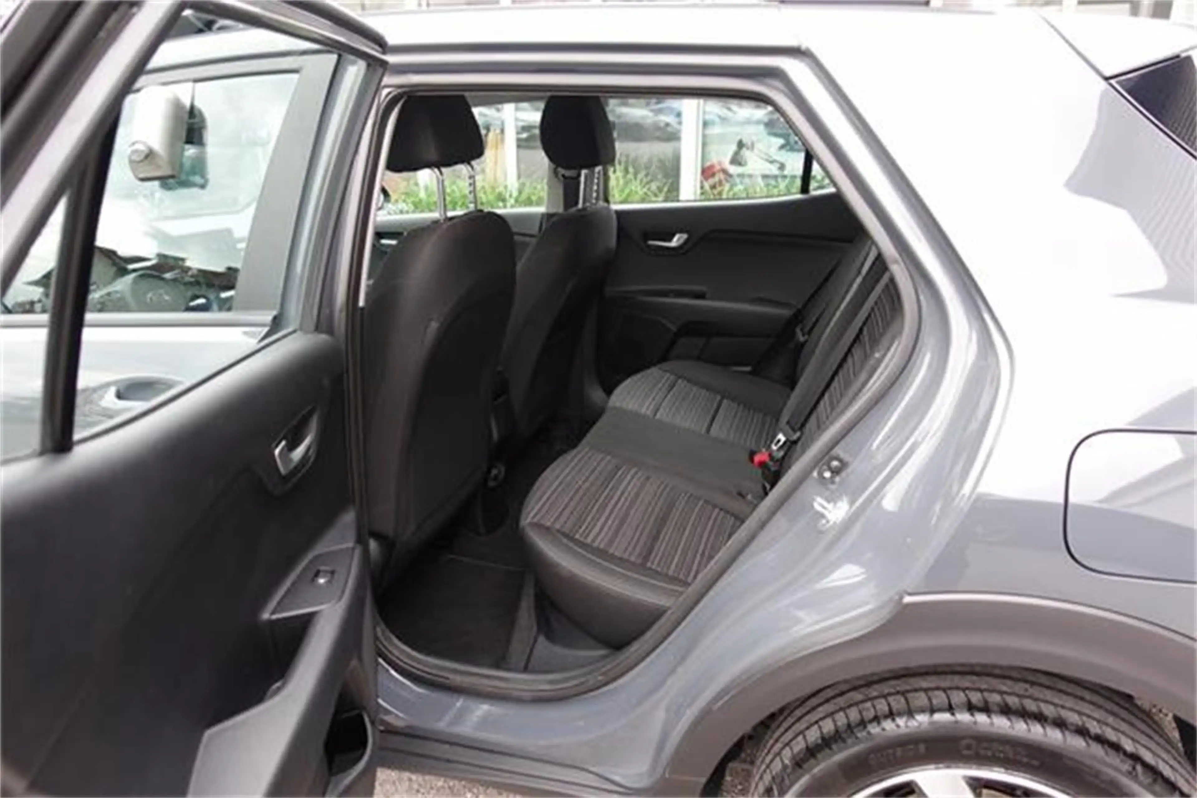 Kia Stonic 1,0 TGDI GPF ISG Silber — photo 8