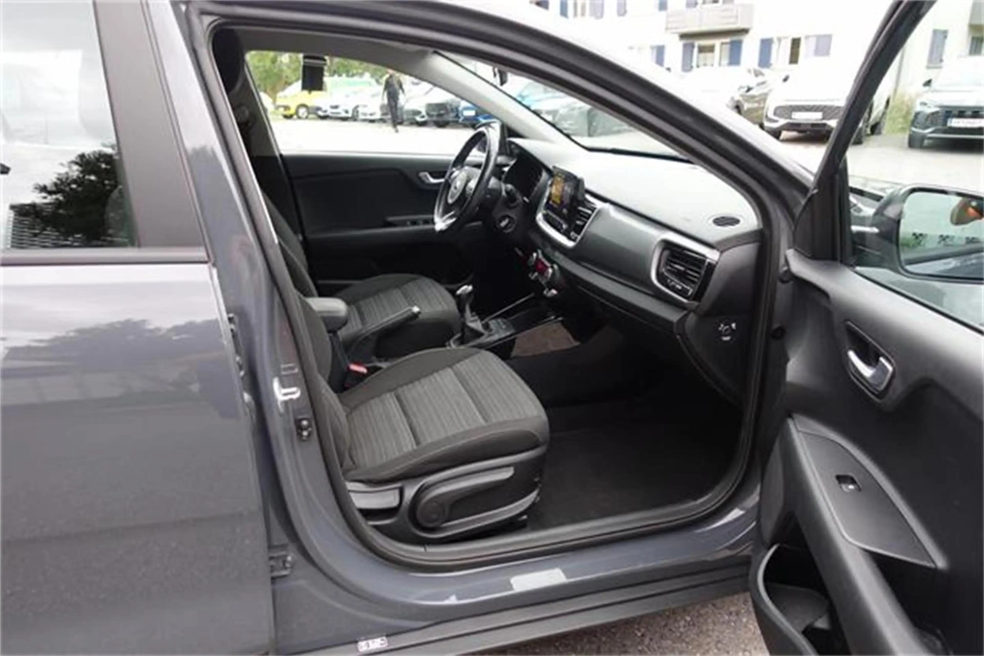 Kia Stonic 1,0 TGDI GPF ISG Silber — photo 10