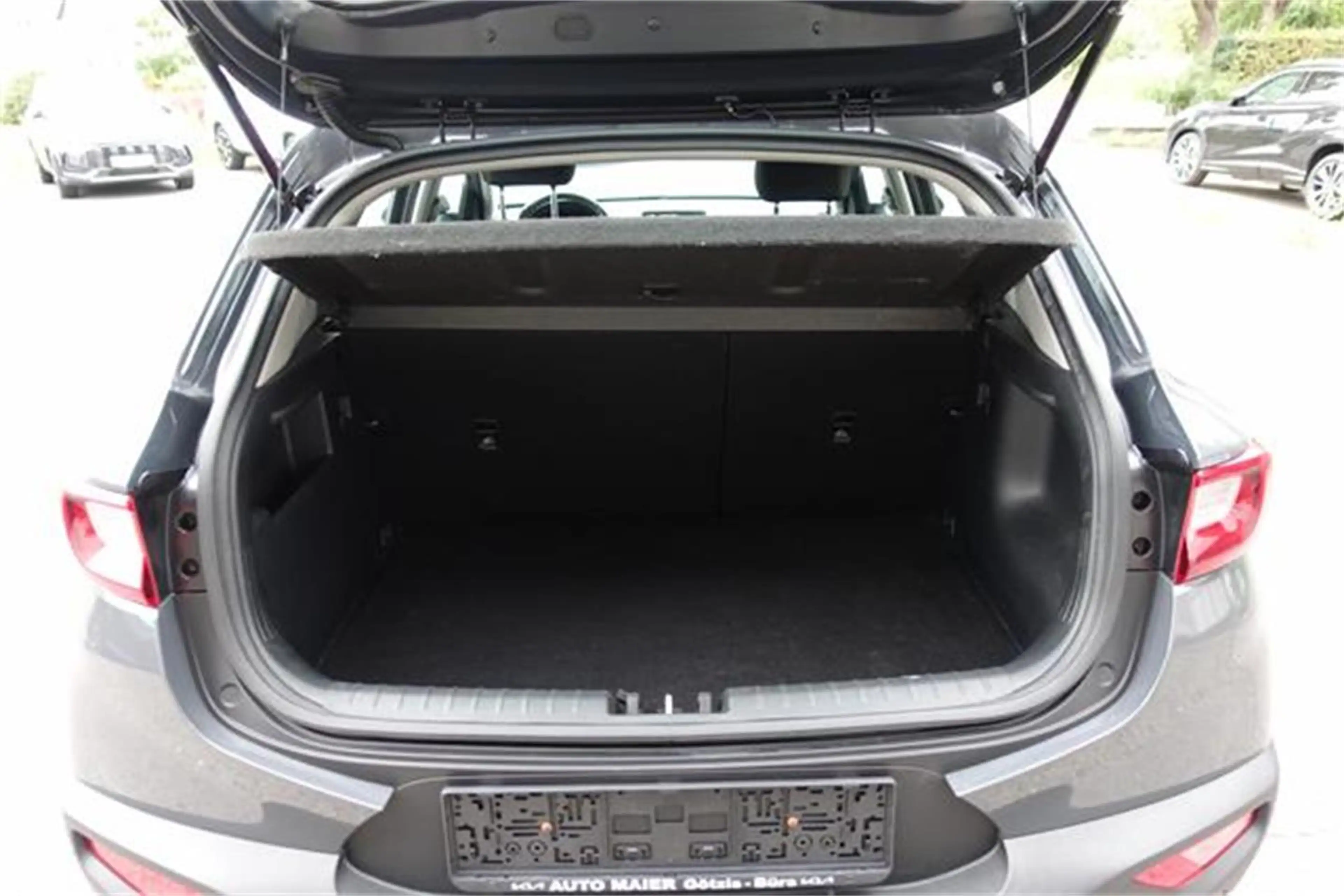 Kia Stonic 1,0 TGDI GPF ISG Silber — photo 11