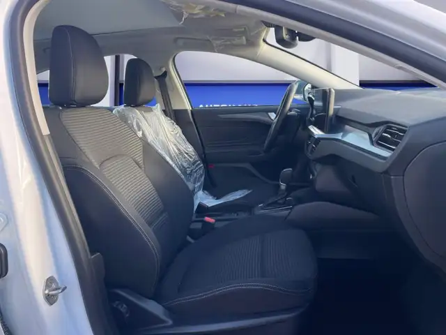 Ford Focus view 8