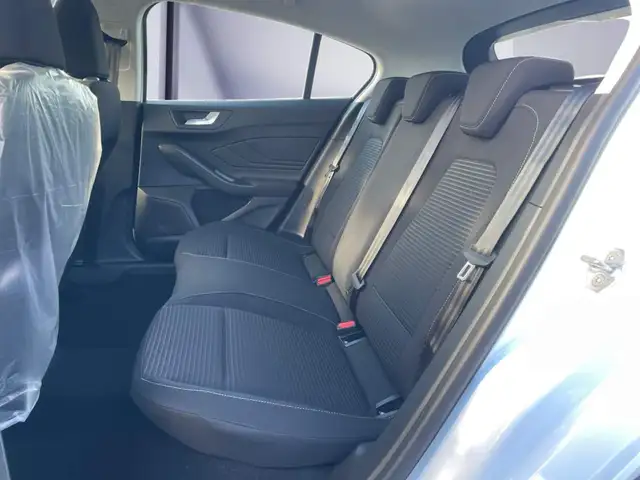 Ford Focus view 9