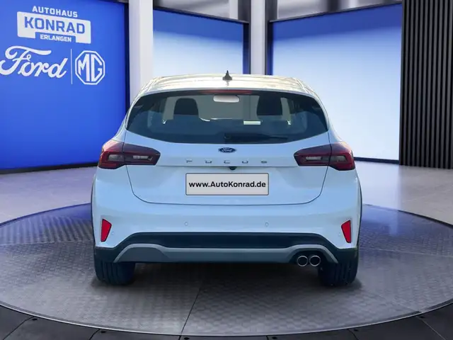 Ford Focus view 6
