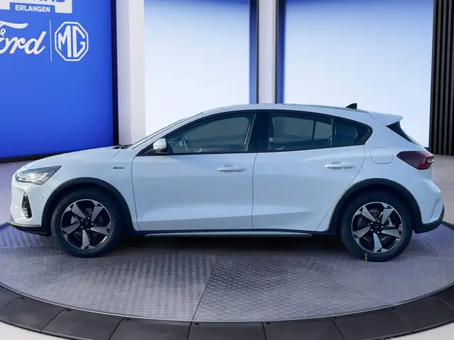 Ford Focus view 3