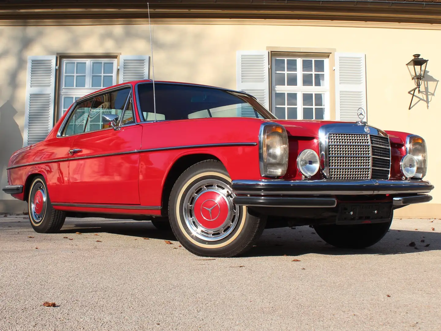 Mercedes-Benz 280 CE/8 W114: Klima, Autom., Leder, el. FH, top Zust. Rouge - 1