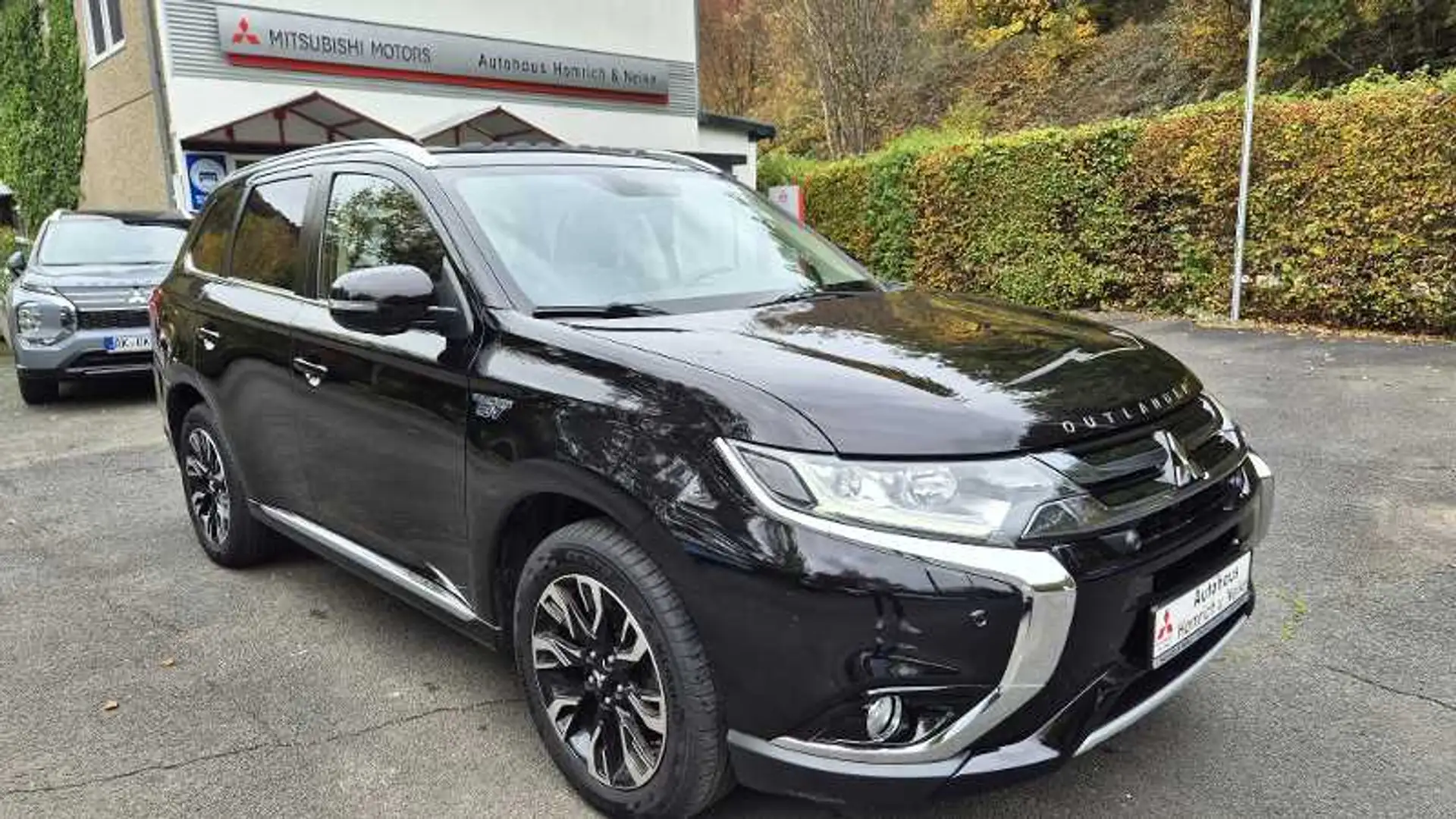 Mitsubishi Outlander PHEV TOP ACC/SHZ/Allrad Noir - 1