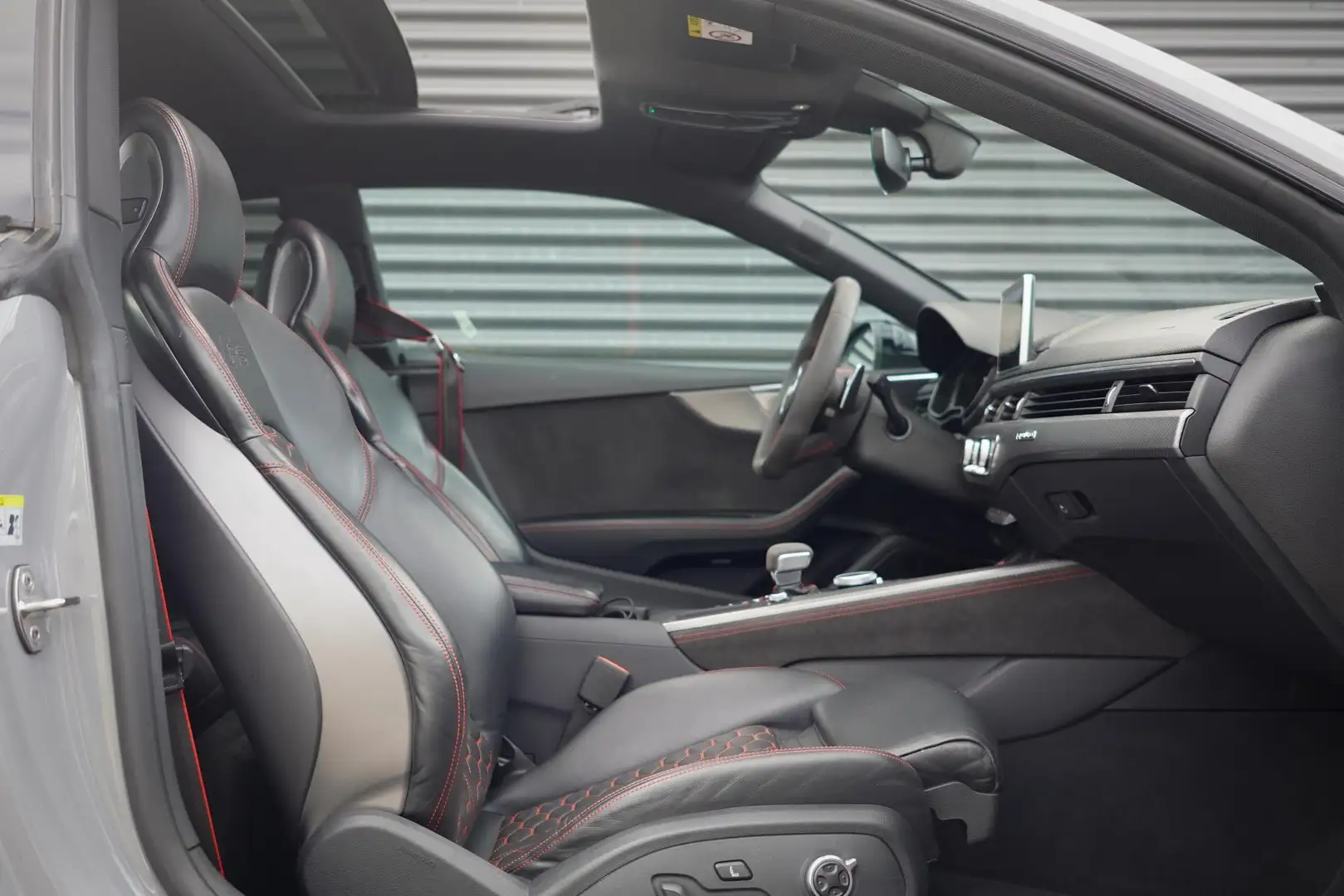 Audi RS5 Coupé 2.9 TFSI A5 quattro / Miltek / Pano / ACC Šedá - 2