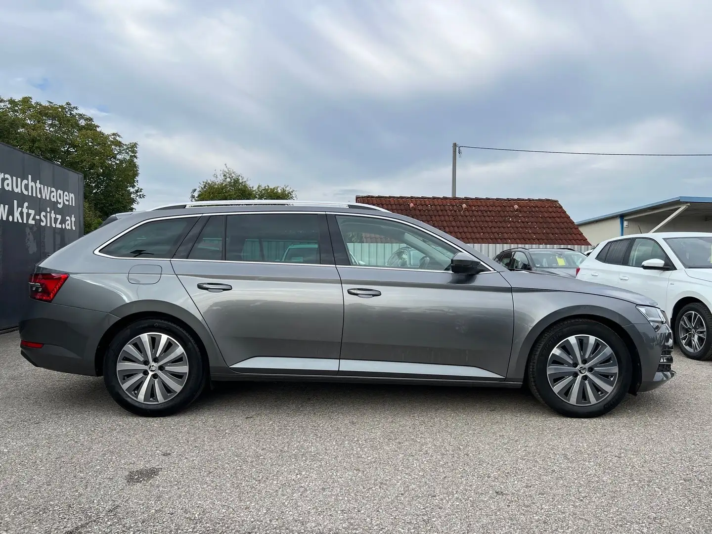 Skoda Superb Kombi 2,0 TDI Style DSG| NP €54.000 Grau - 2