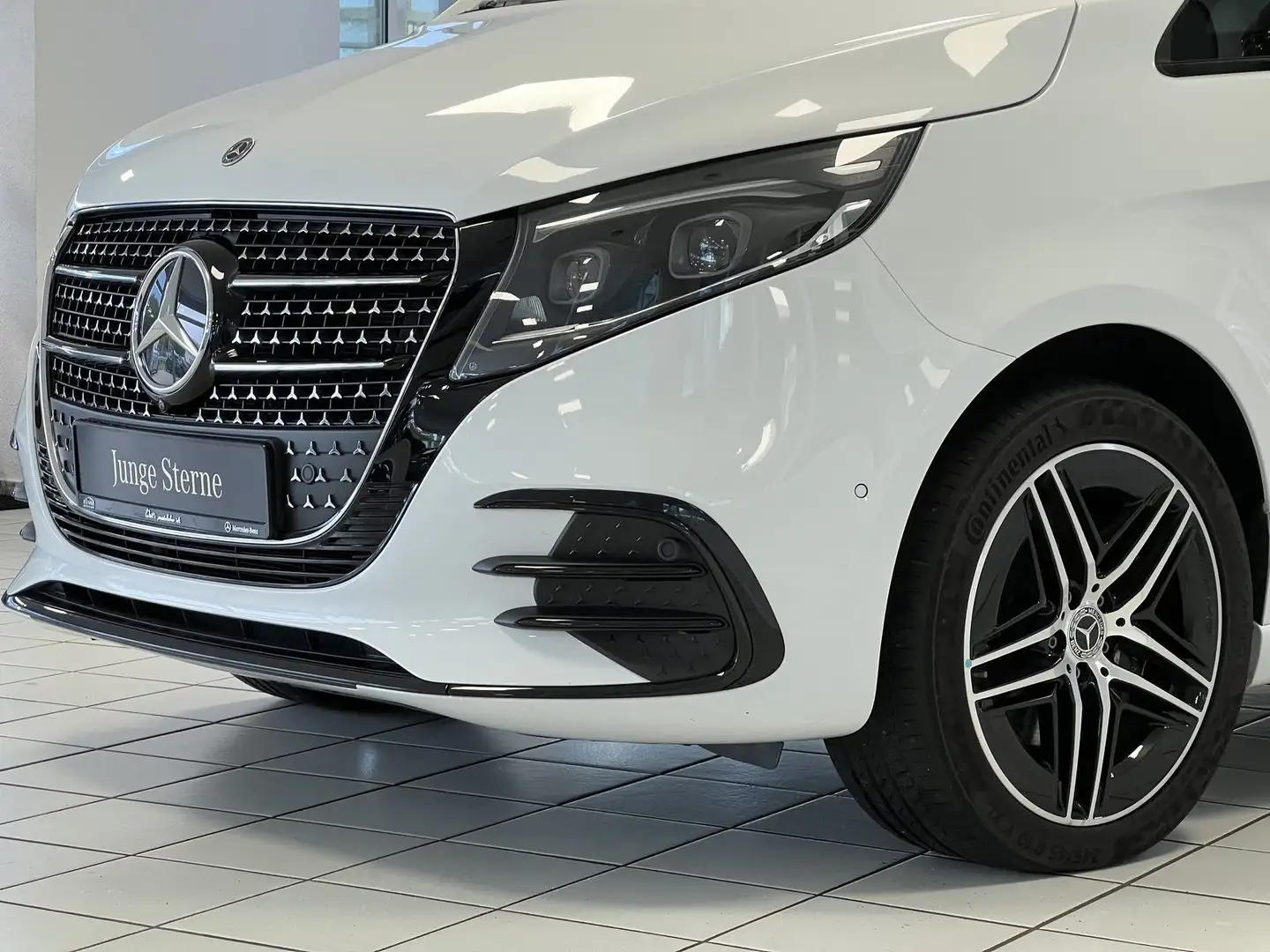 Mercedes-Benz V 300 V300d 4MATIC AMG Avantgarde lang TISCH+NIGHTPAKE Weiß - 2