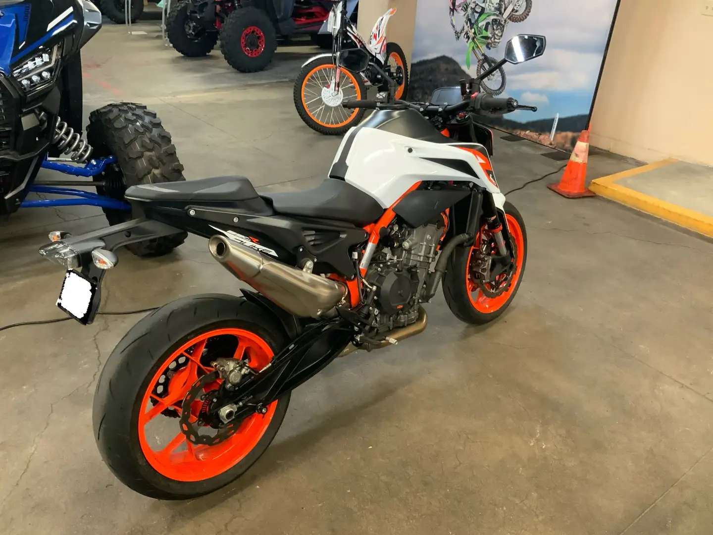 KTM 890 Duke R KTM 890 Duke R Alb - 2