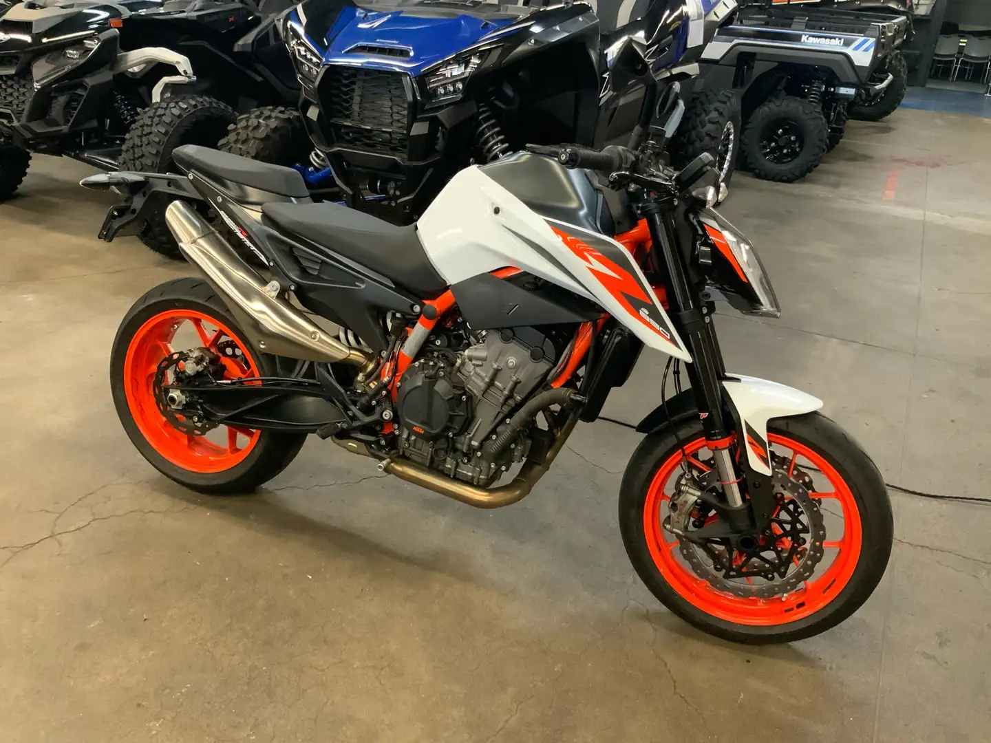 KTM 890 Duke R KTM 890 Duke R Alb - 1