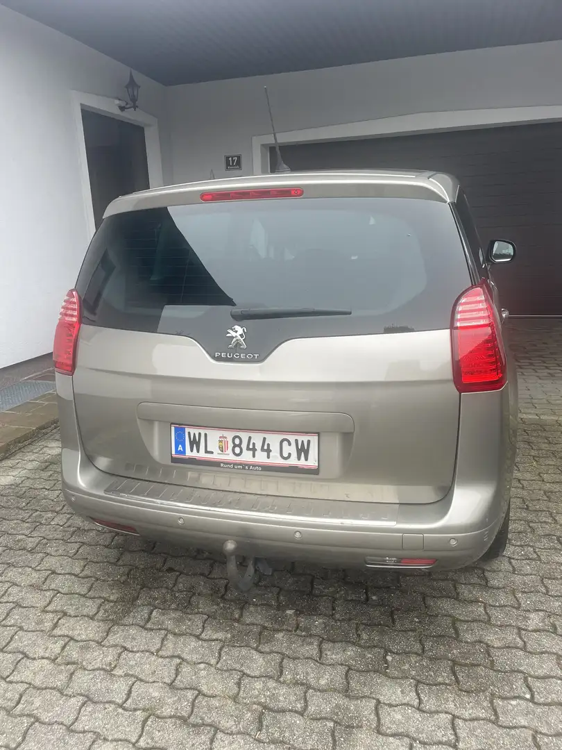Peugeot 5008 5008 1,6 BlueHDi 120 EAT6 S Grau - 2
