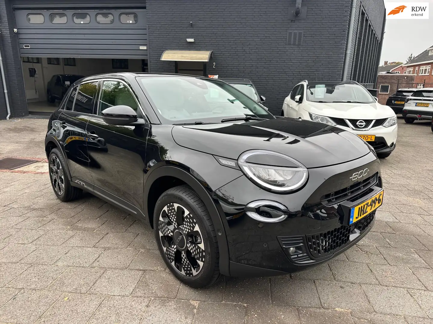 Fiat 600 1.2 Hybrid Aut La Prima! Navi! Leder! Massagestoel Zwart - 1