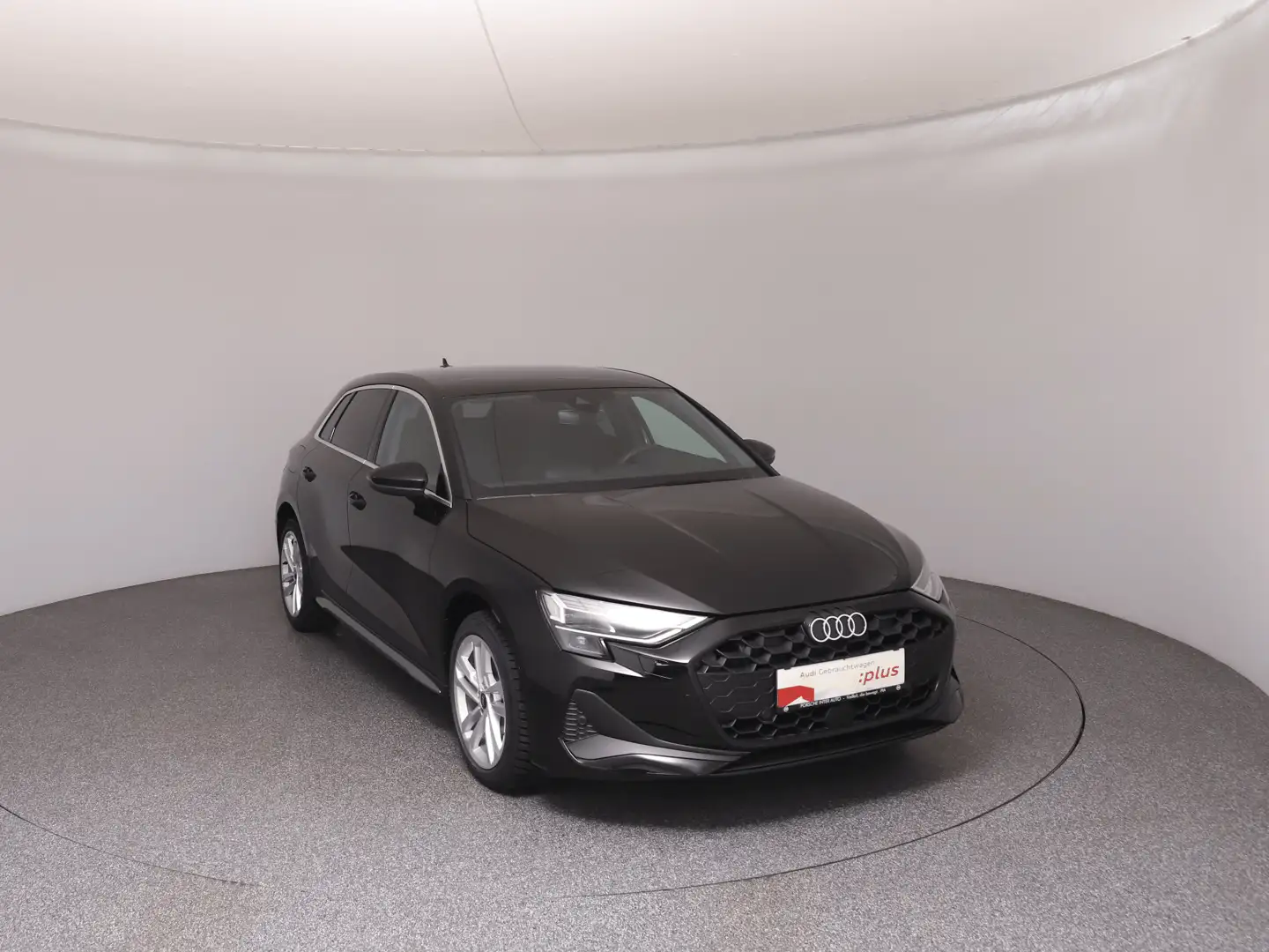 Audi A3 30 TFSI Schwarz - 2