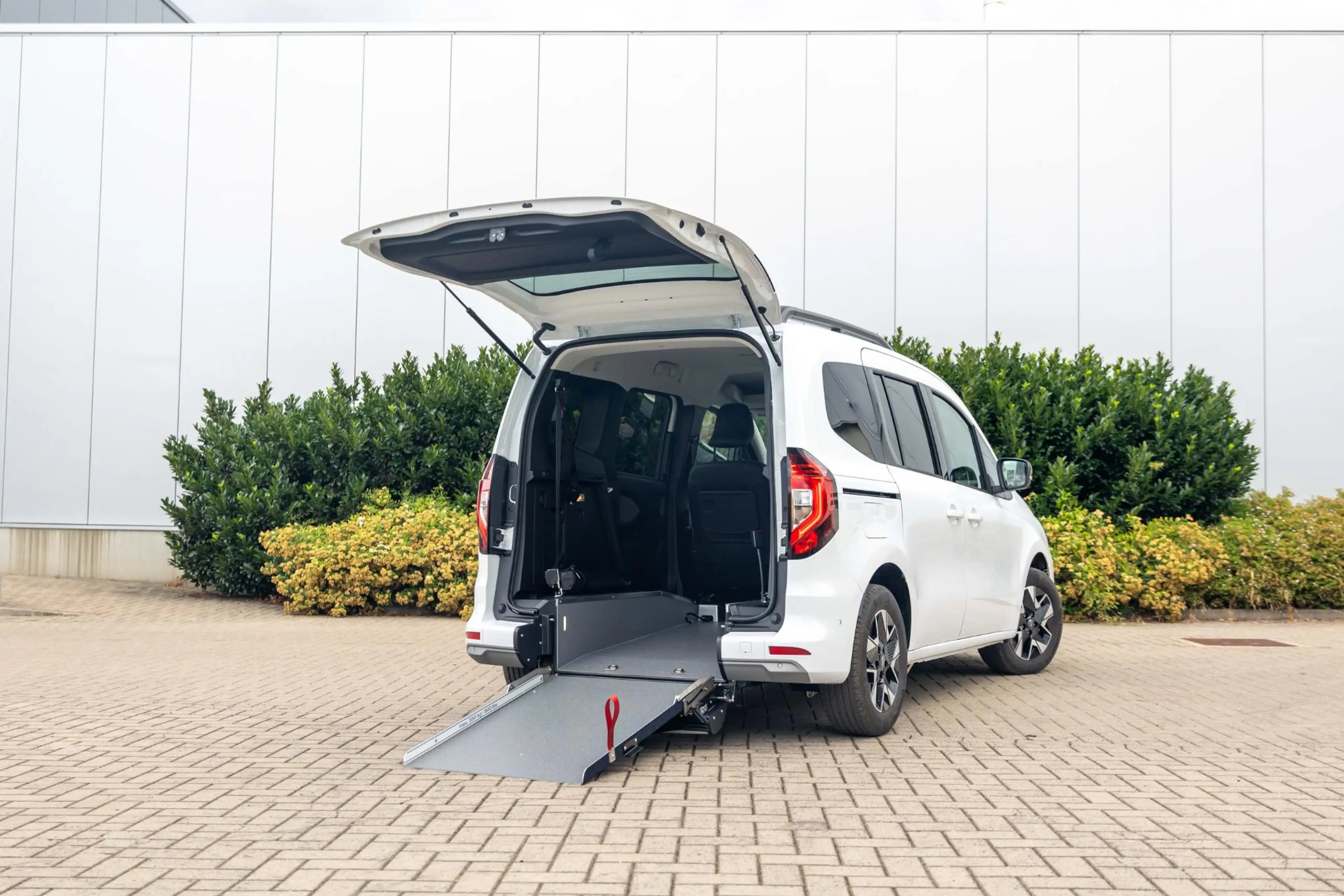 Nissan Townstar L1H1 DIG-T 130 AT Tekna Ombouw voor rolstoelvervoe — photo 4