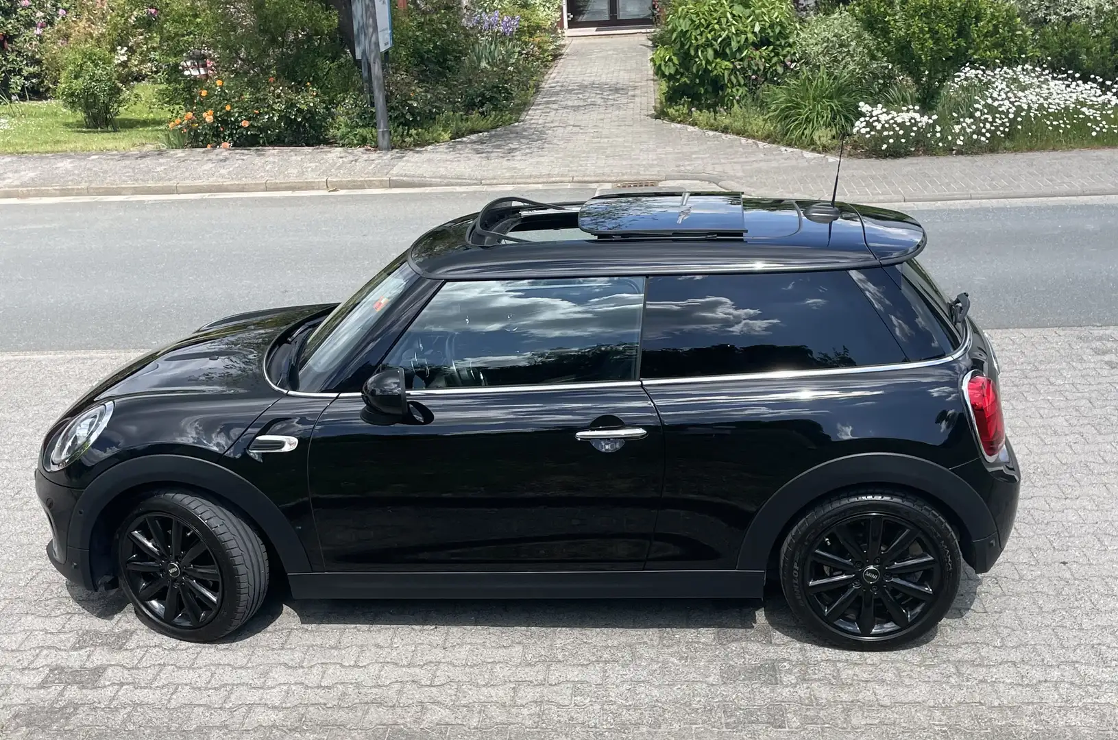 MINI One Blackyard - 1