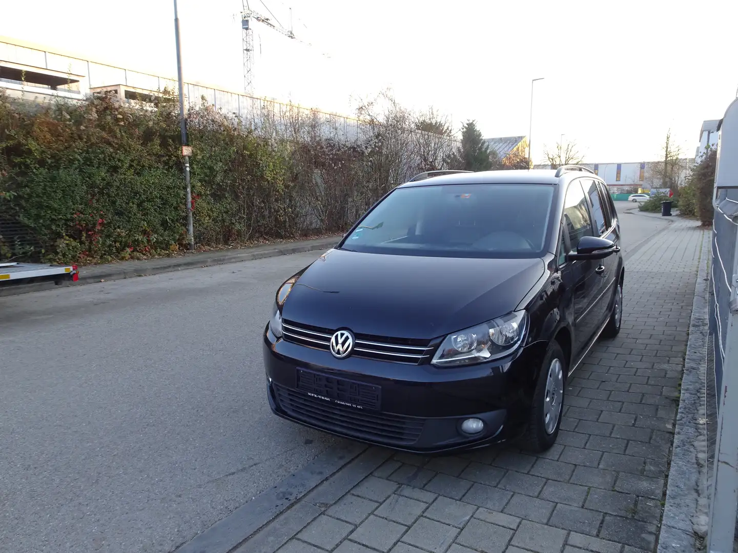 Volkswagen Touran CFHFAF BlueMotion-81KW-110PS-VLD-7 Sitze-Automatic Schwarz - 2
