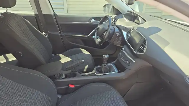 Peugeot 308 view 10